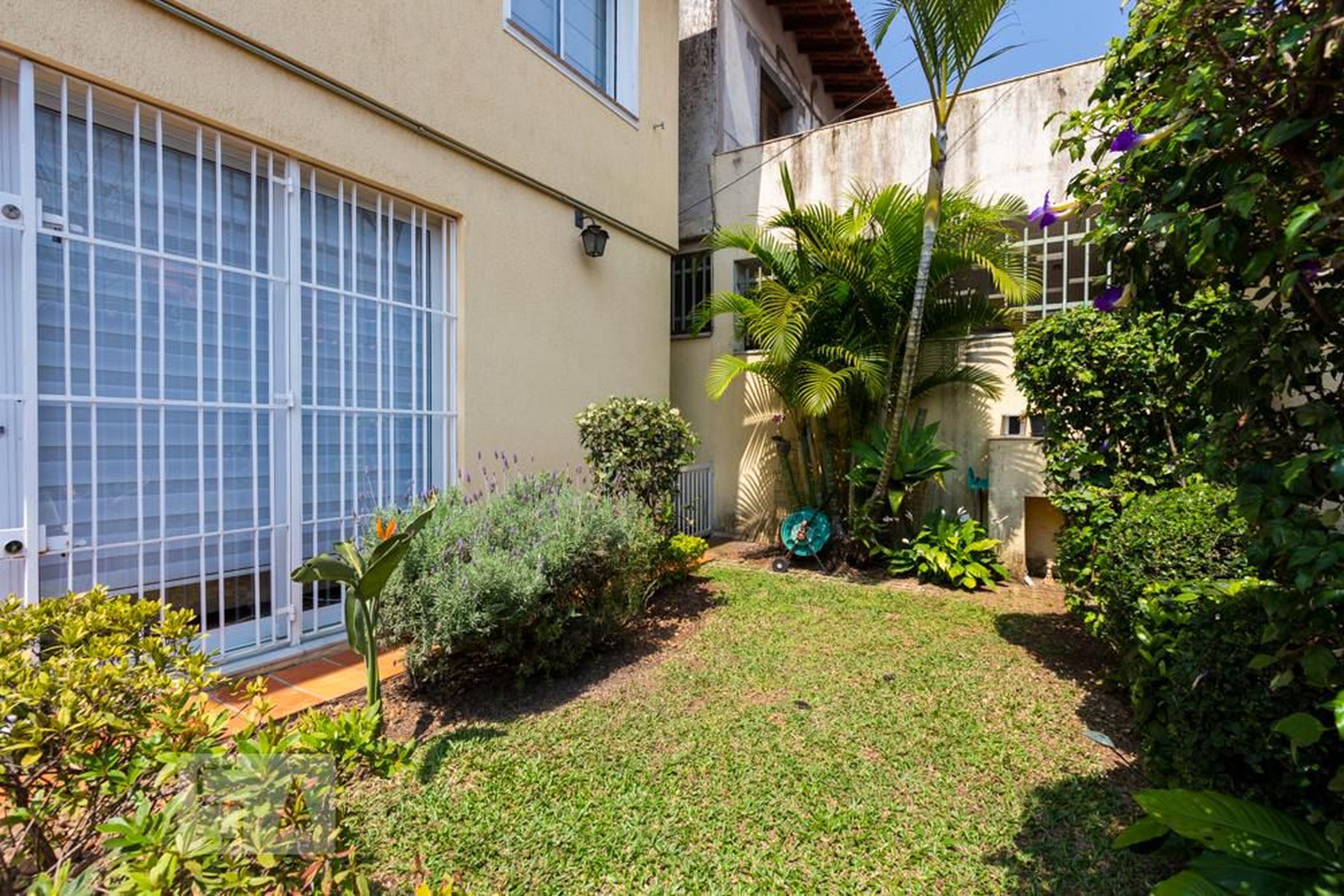 Entrada Condomínio em Rua Mocoembu, 165