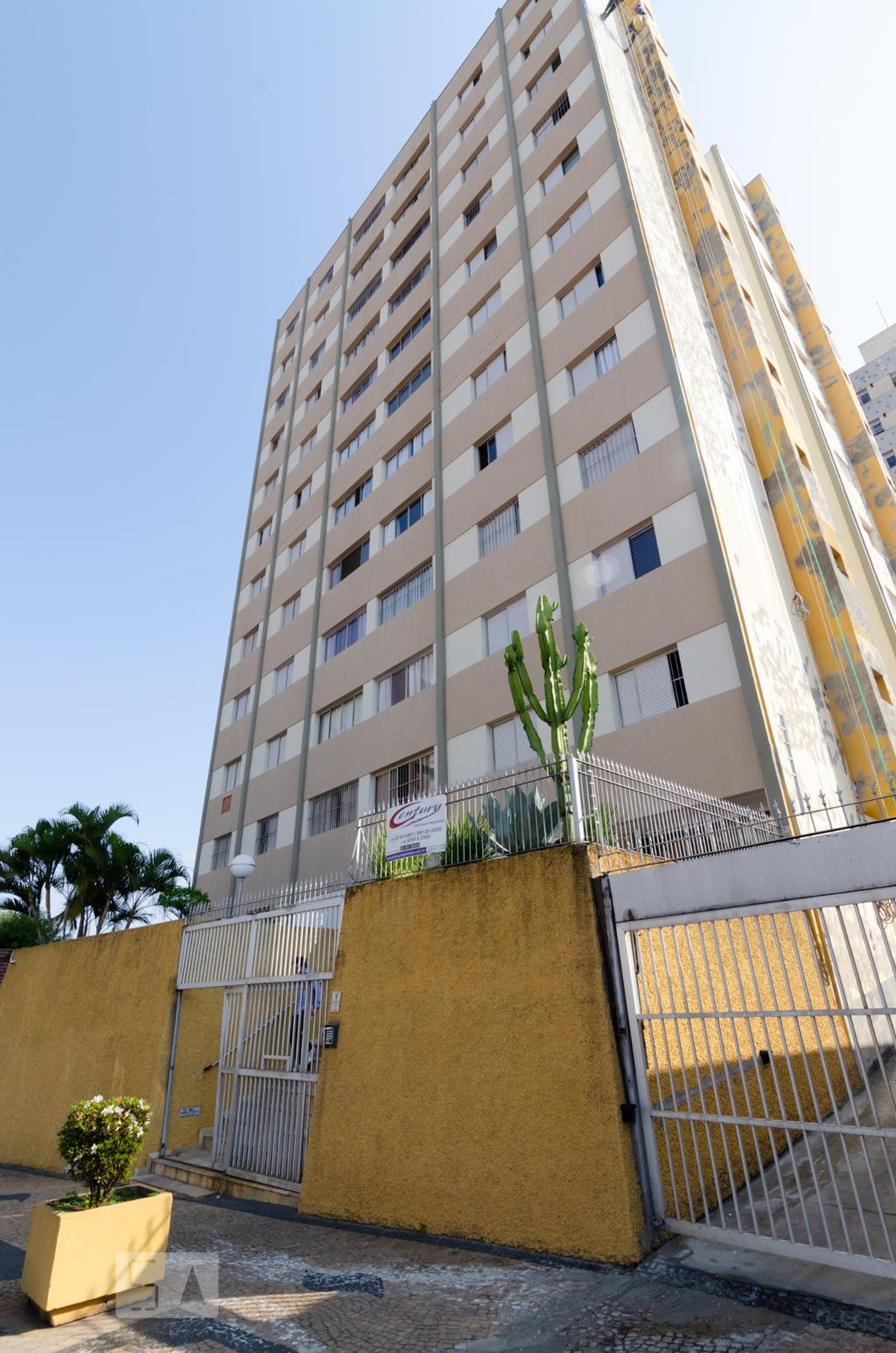 Fachada do prédio Condomínio em Rua Ten Gonçalves Meira, 171