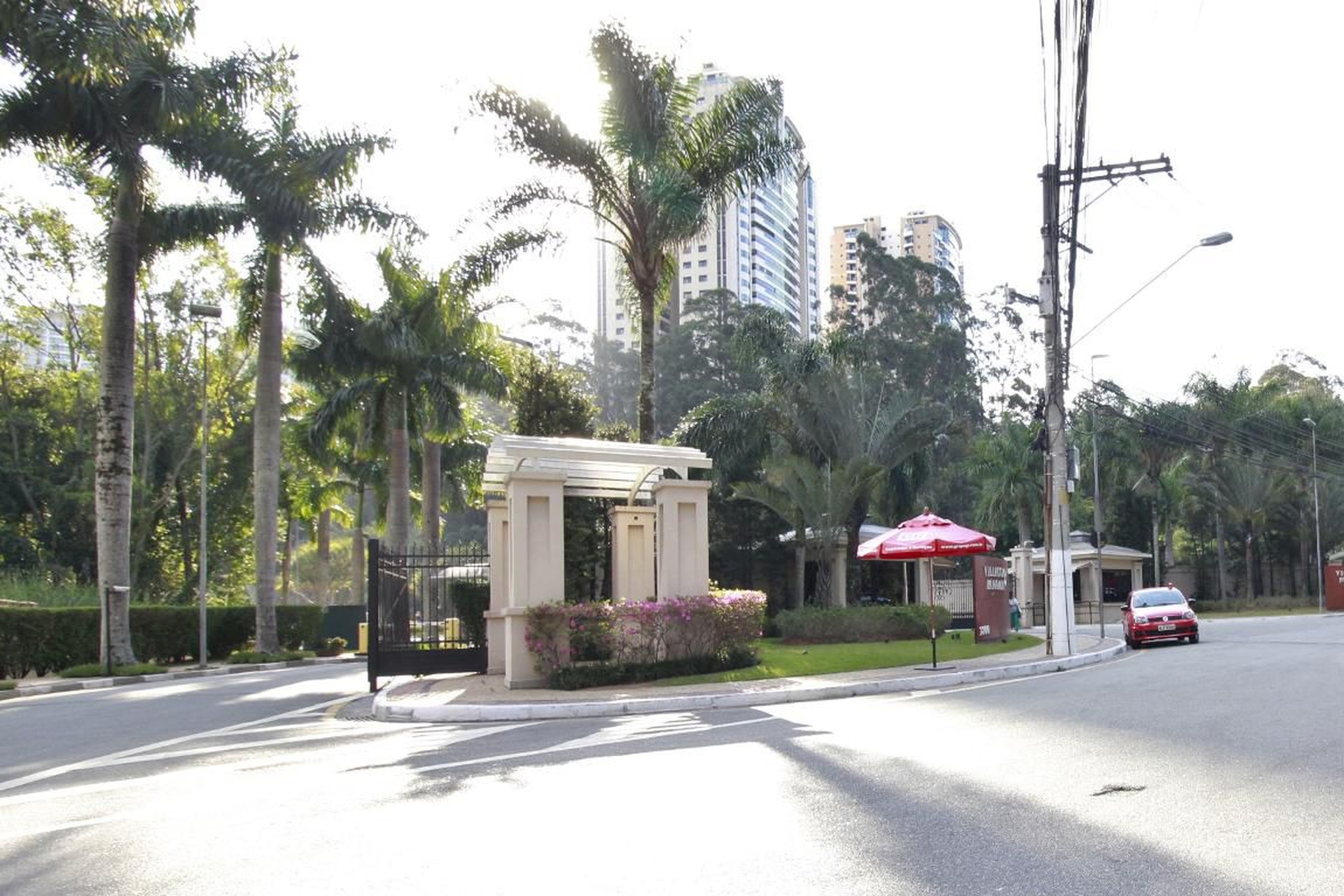 Fachada do condomínio Condomínio Villaggio Panamby