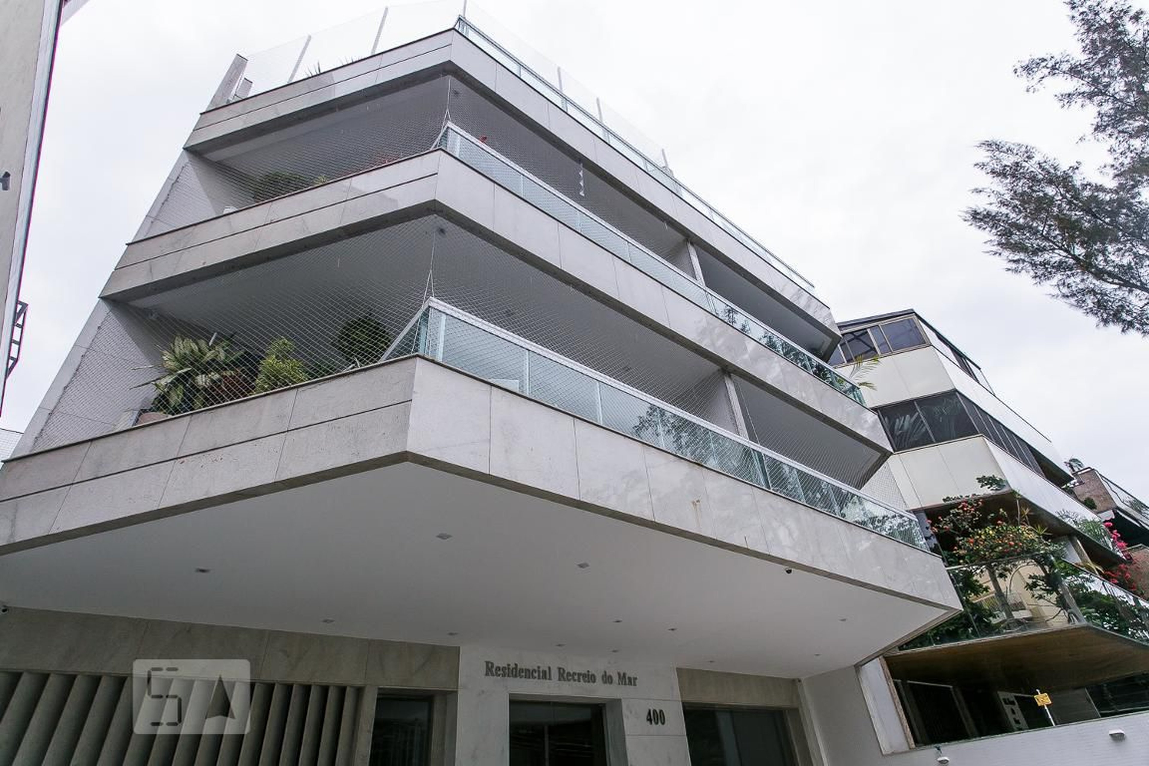 Fachada Condomínio em Rua Demóstenes Madureira de Pinho, 400