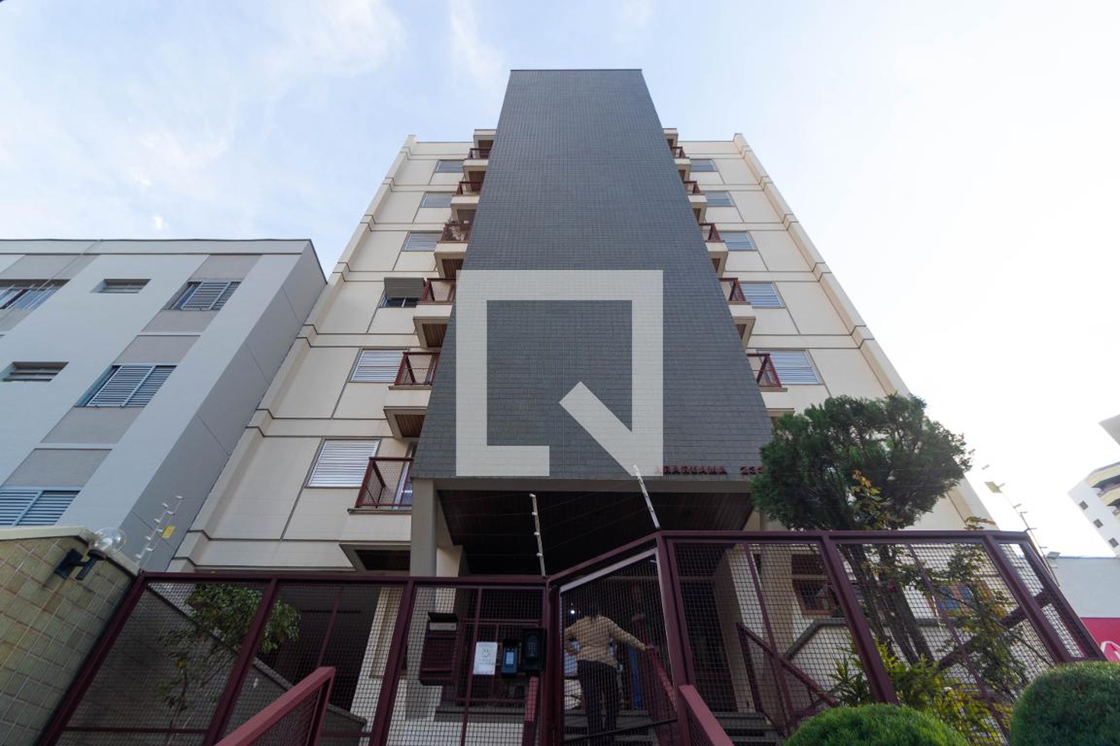 Fachada Condomínio em Rua Serra da Mantiqueira, 233