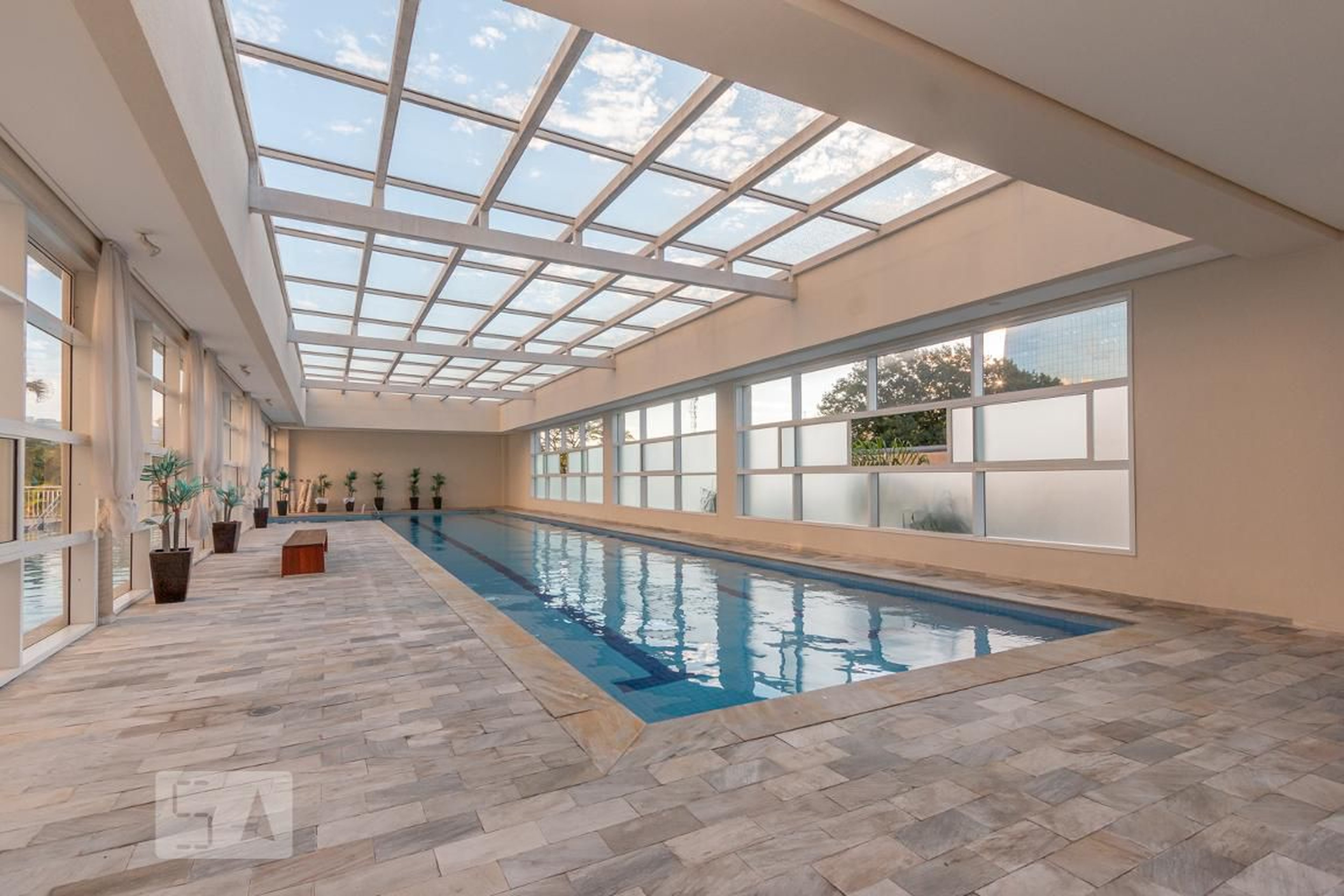 Piscina Coberta - Floresce