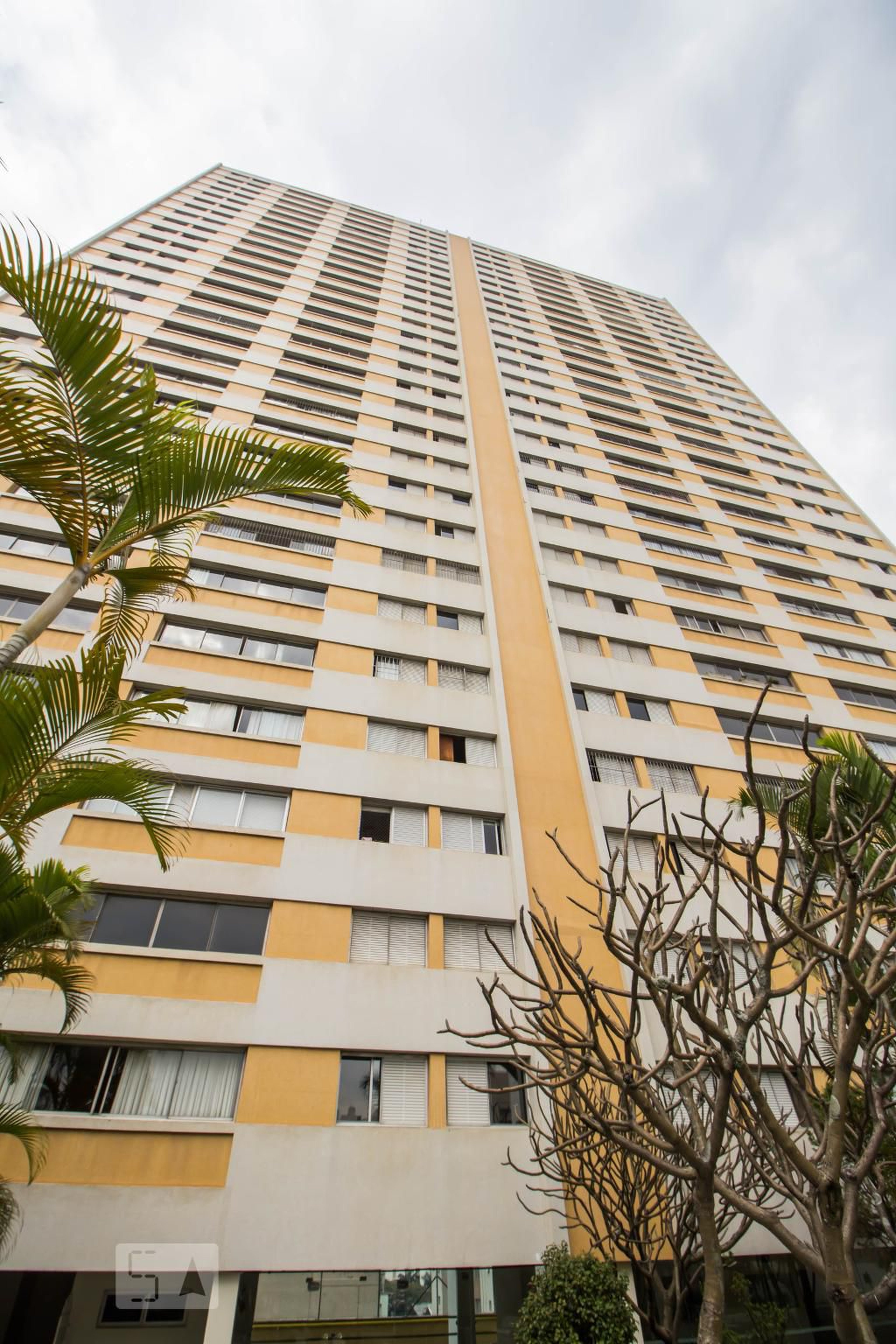 Fachada Condomínio em Rua Joaquim Antunes, 944