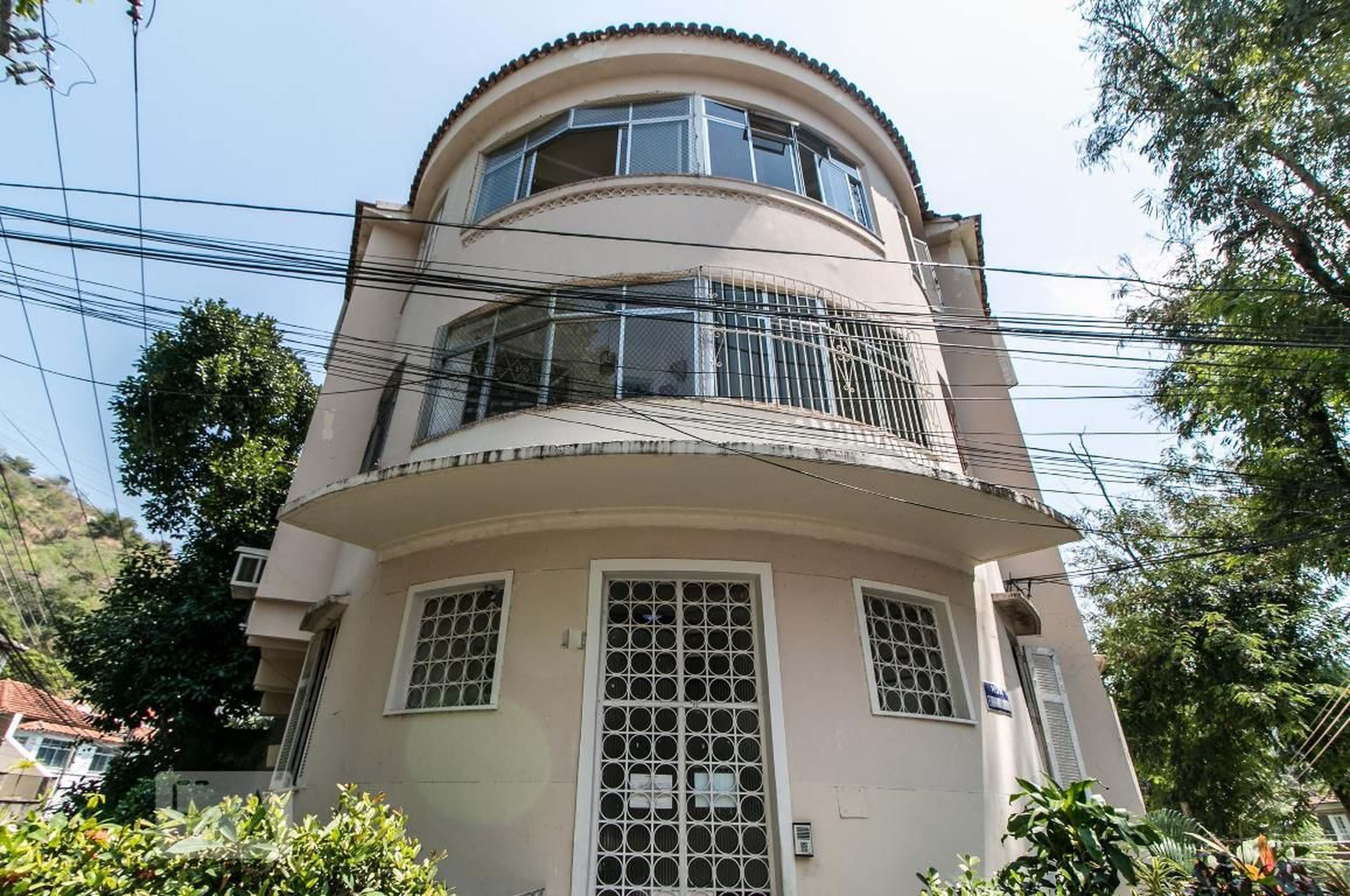 Fachada Condomínio em Rua Amoroso Costa, 100