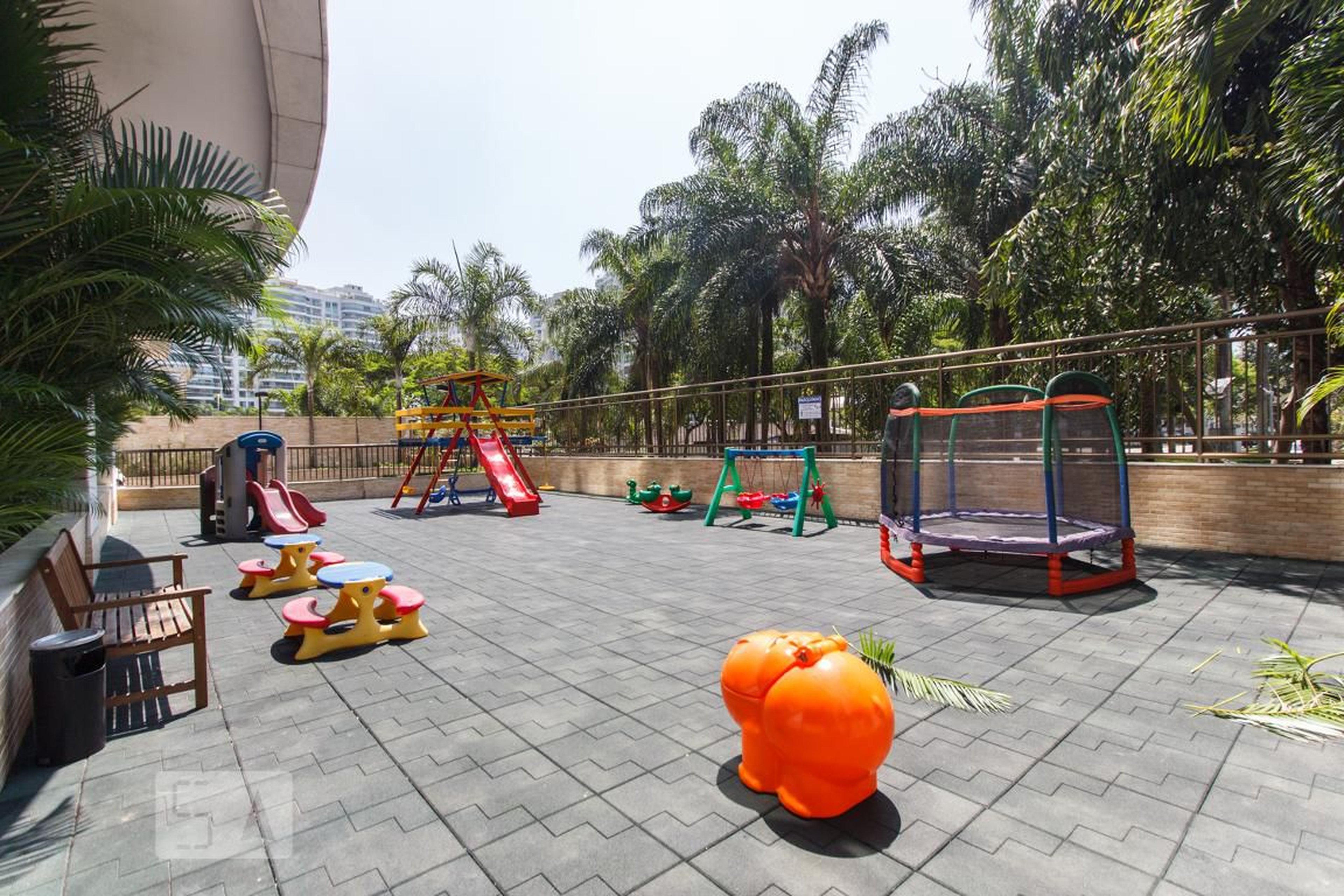 Playground - Península