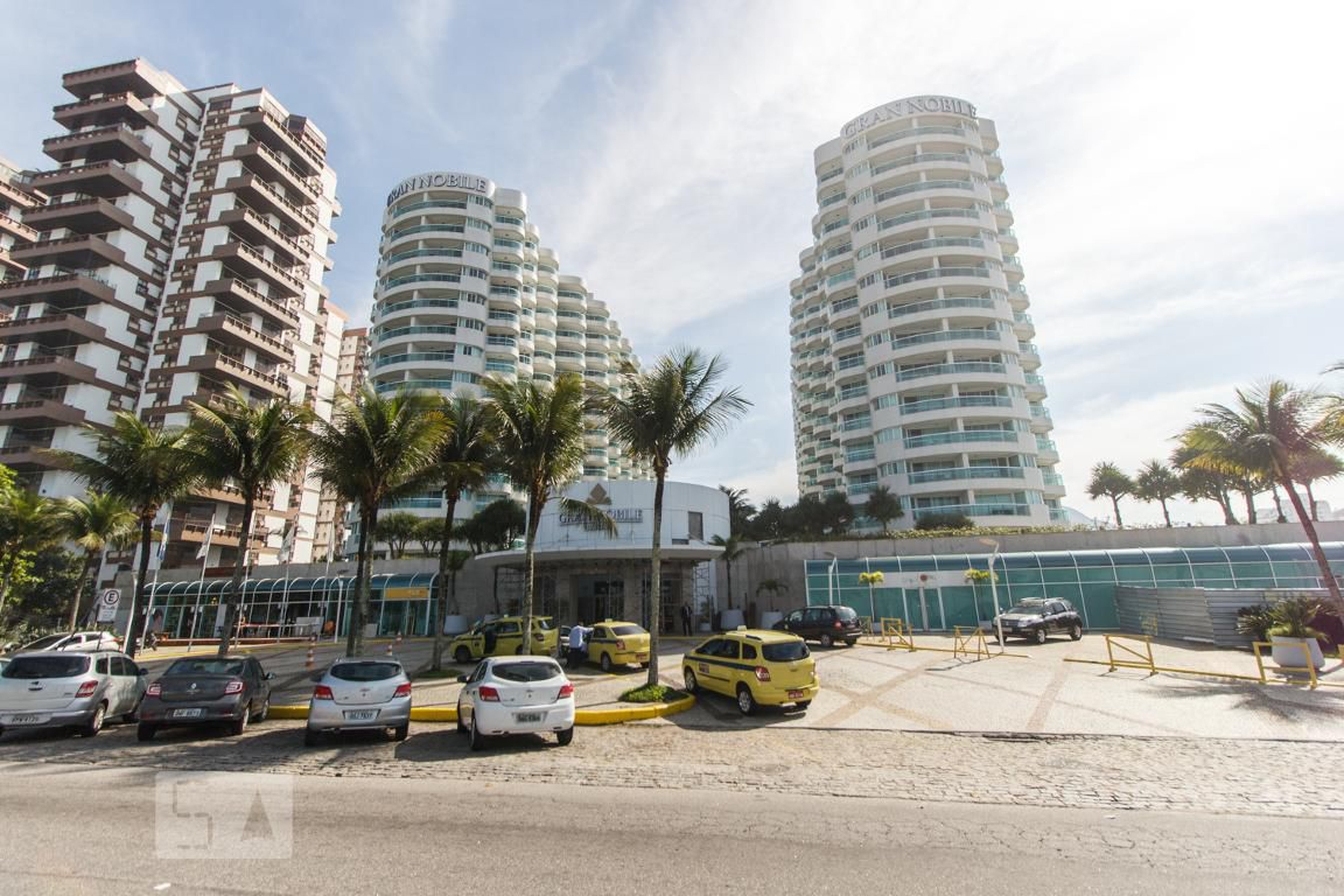 Fachada Condomínio em Avenida Lúcio Costa, 1350