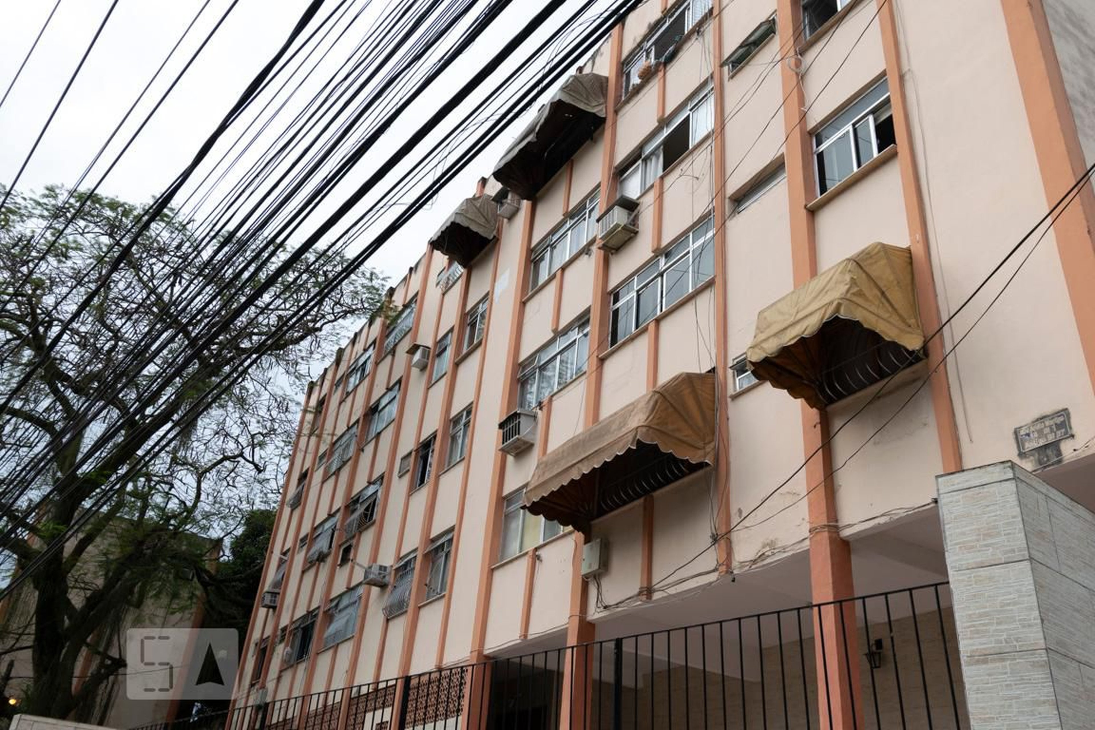 Fachada Condomínio em R. Arídio Martins, 24