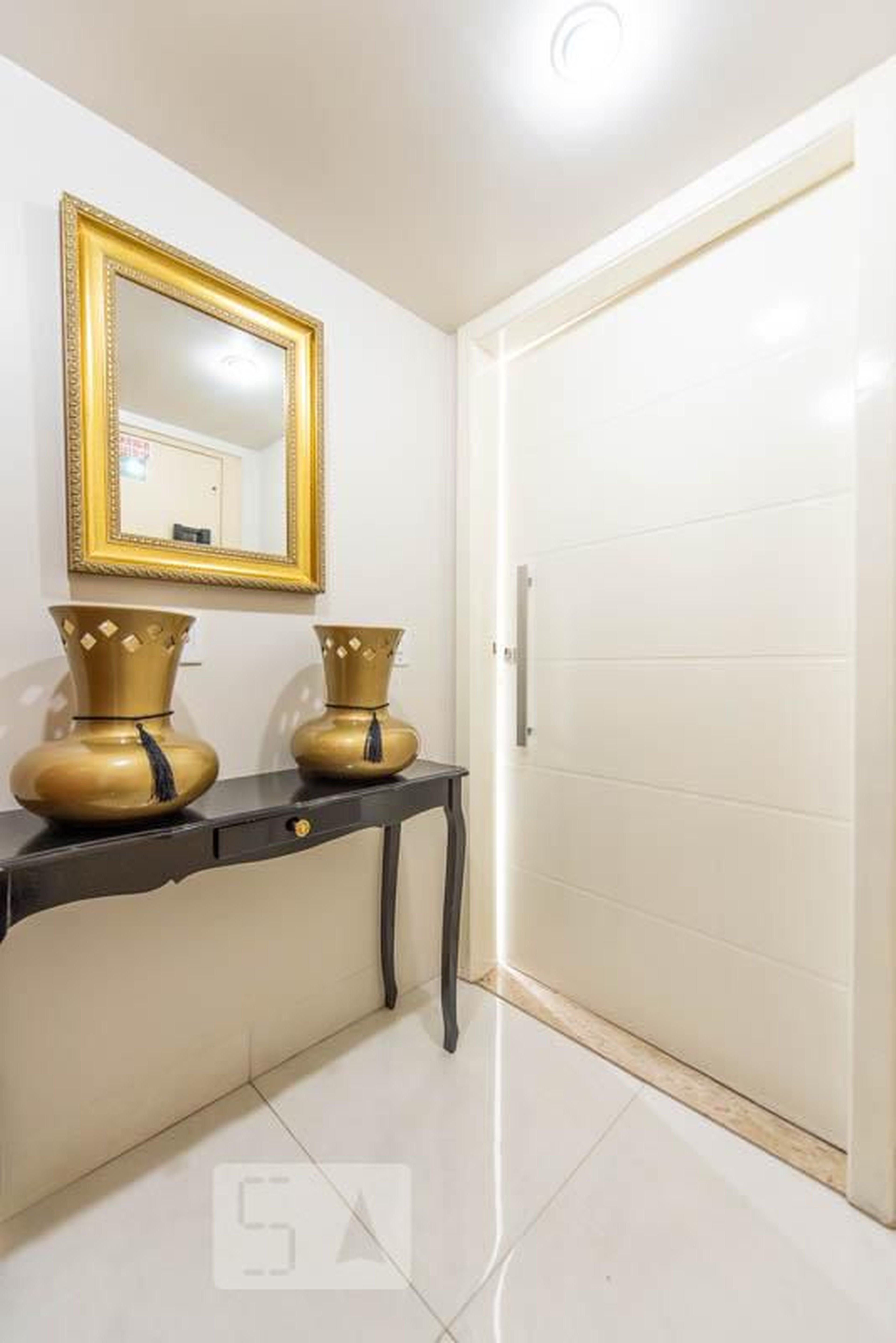 Entrada Condomínio em Rua 9, 161