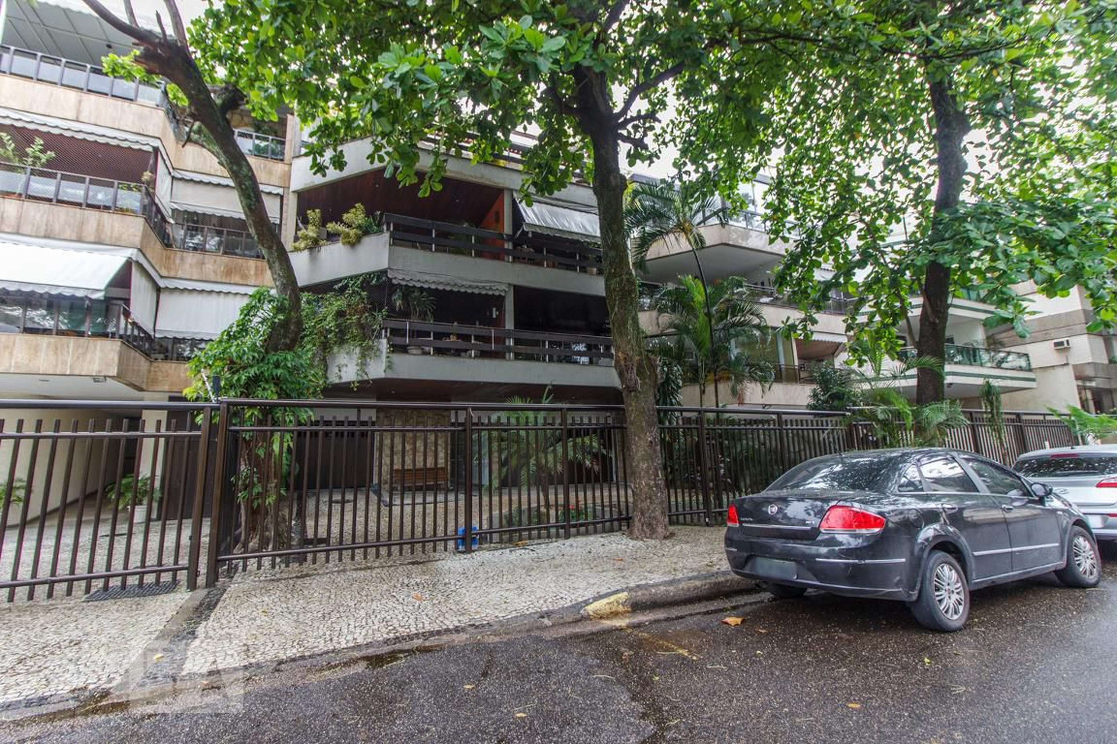 Fachada Condomínio em Rua Deodato de Moraes, 76