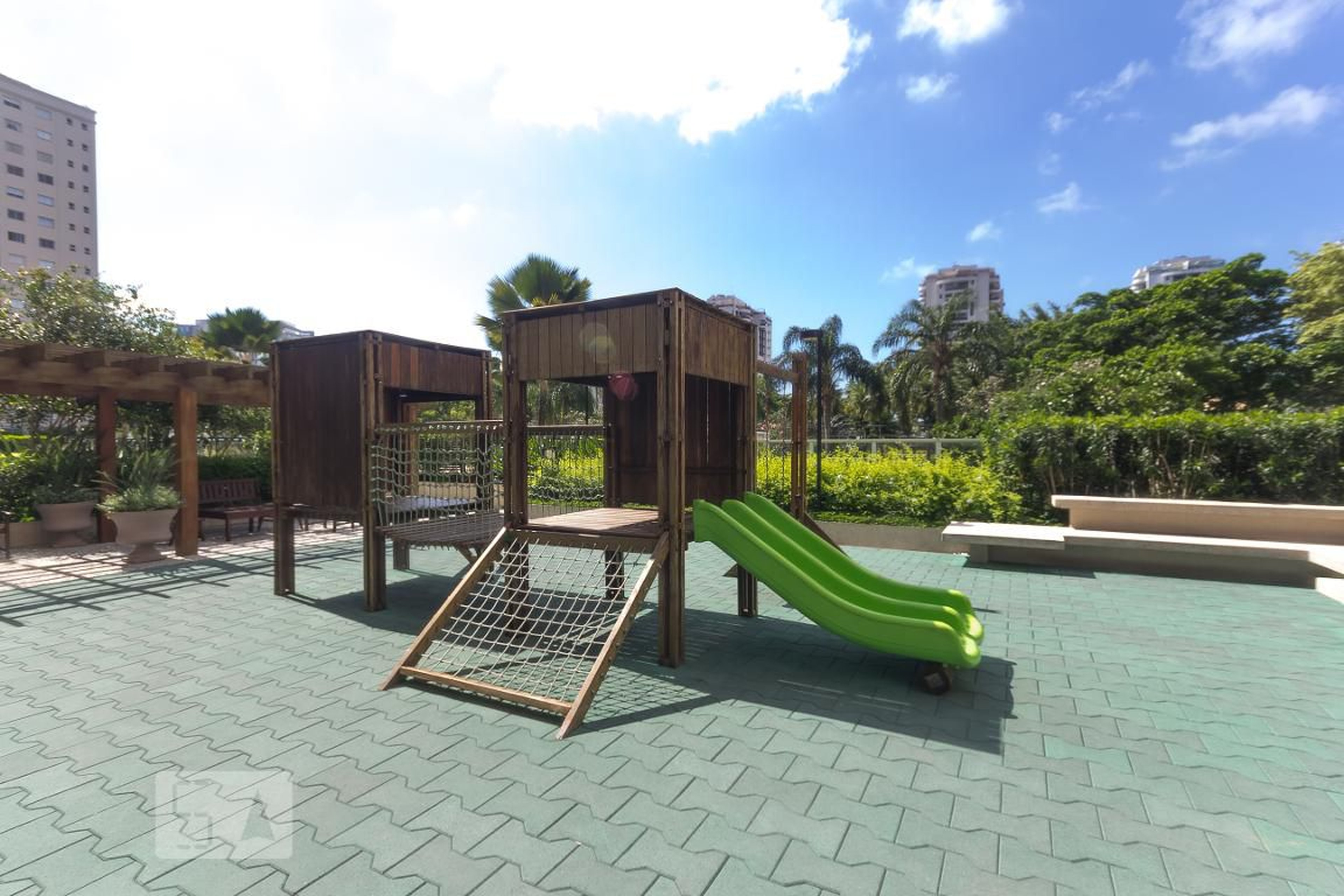 Playground - 360° On The Park