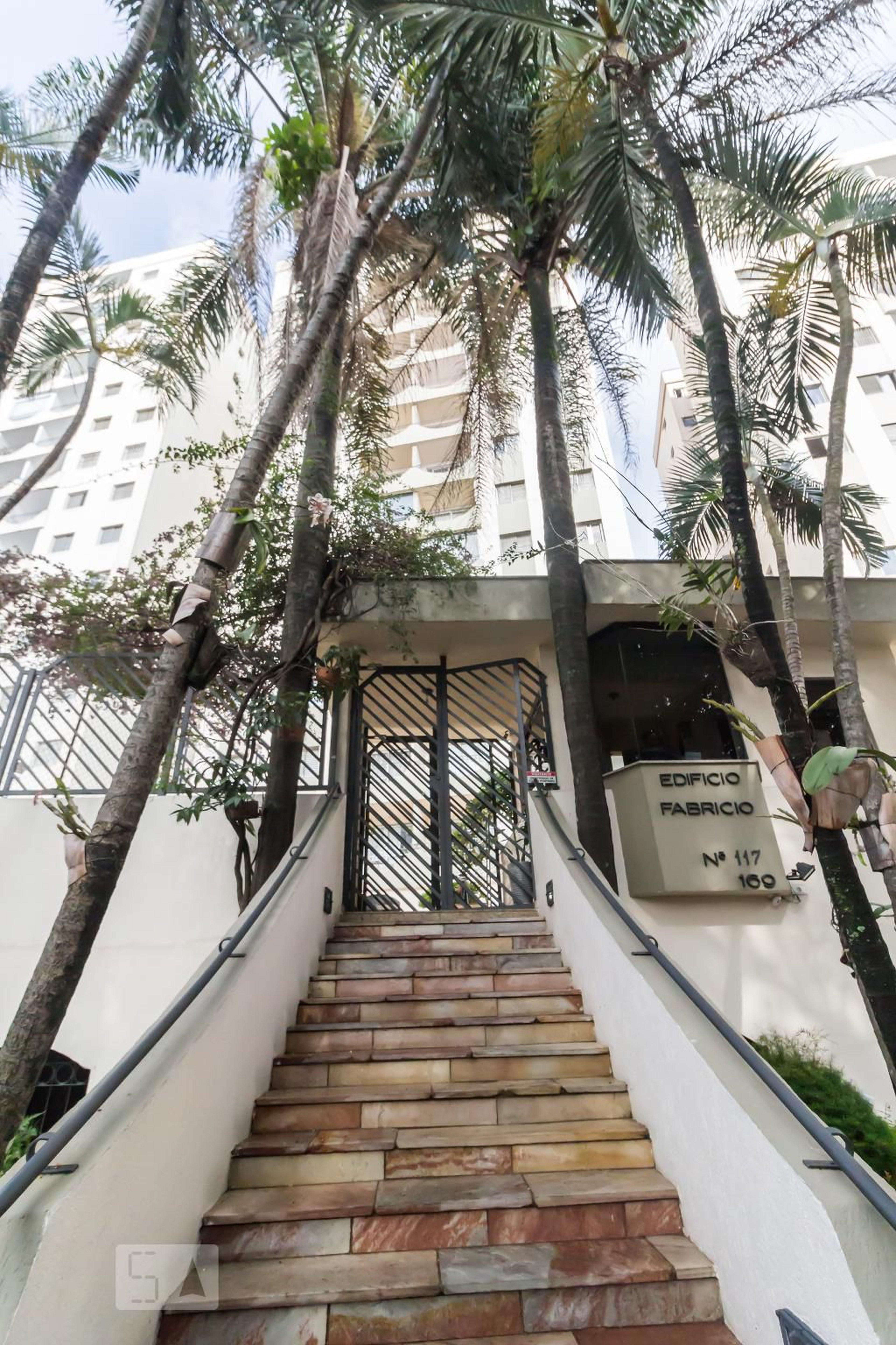 Fachada Condomínio em Rua Maria Lucinda, 119