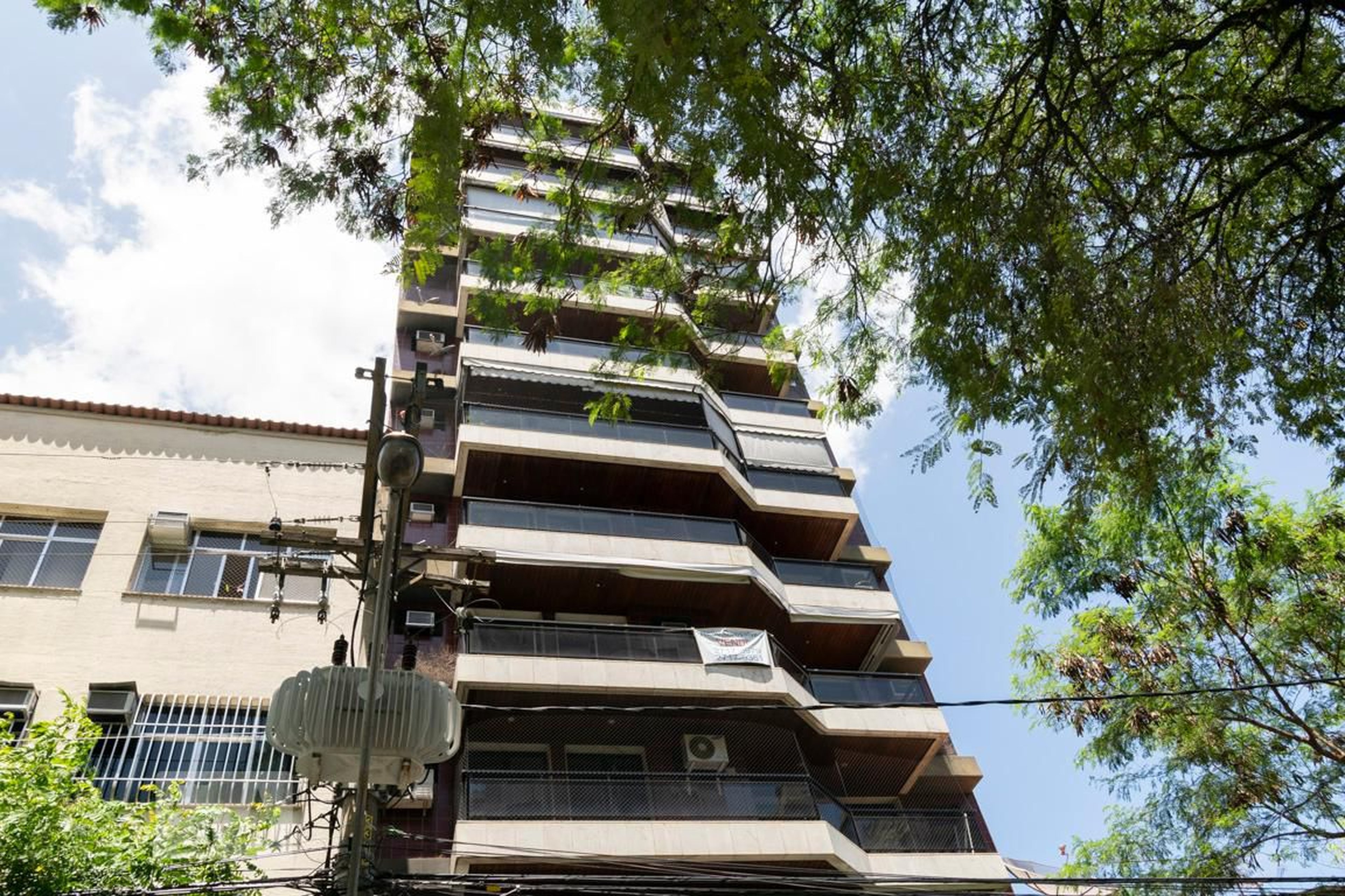 Fachada Condomínio em Avenida Almirante Ary Parreiras, 406