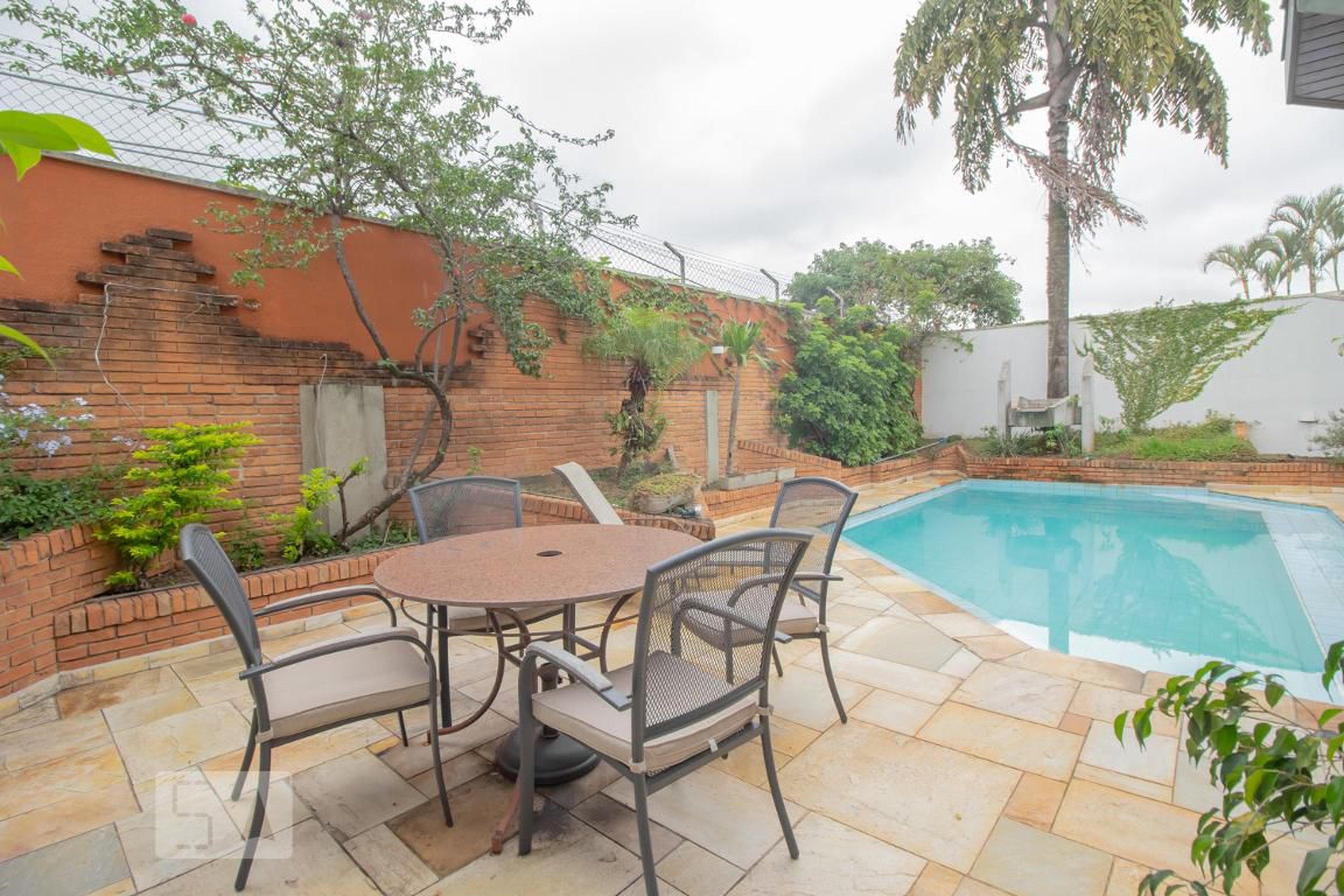 Piscina - Alphaville Residencial 02