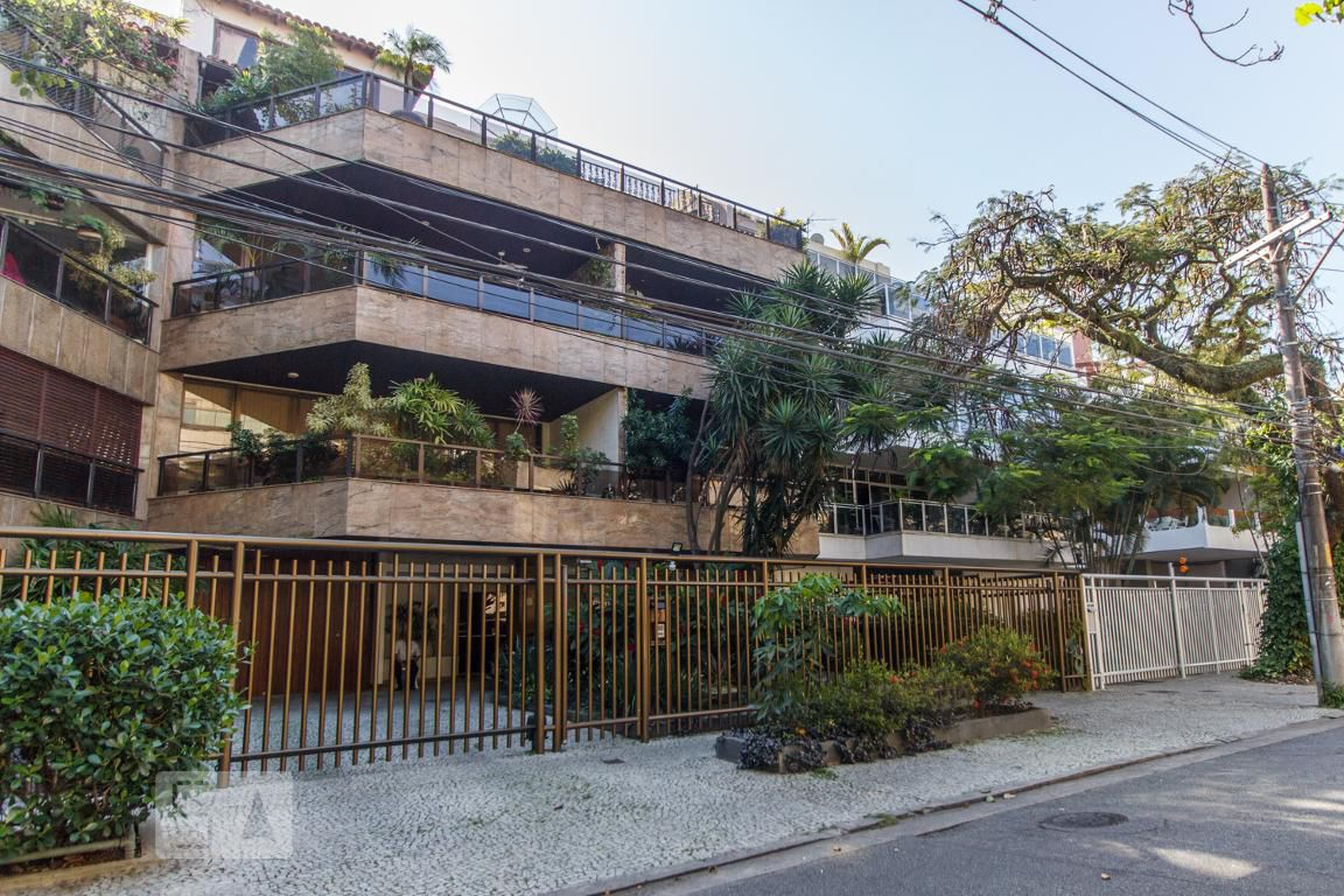 Fachada Condomínio em Rua General Sidônio Dias Corrêa, 457