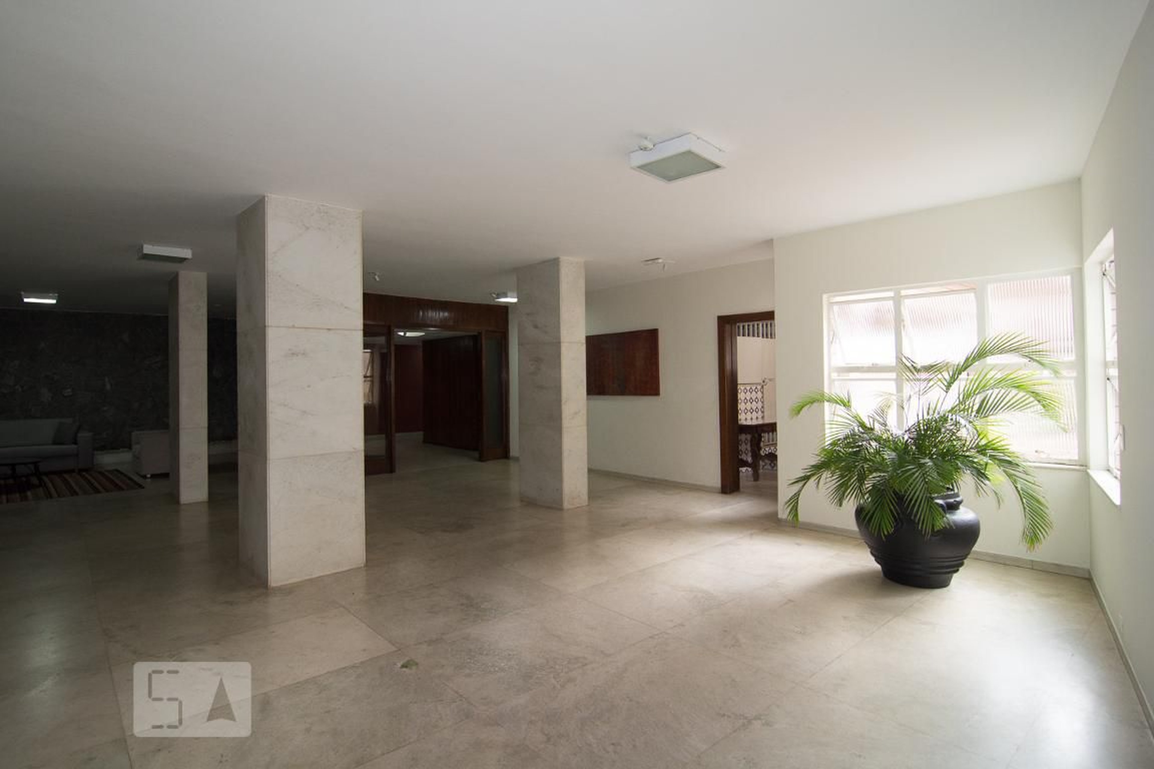 Entrada - Edifício Alcalá de Henares