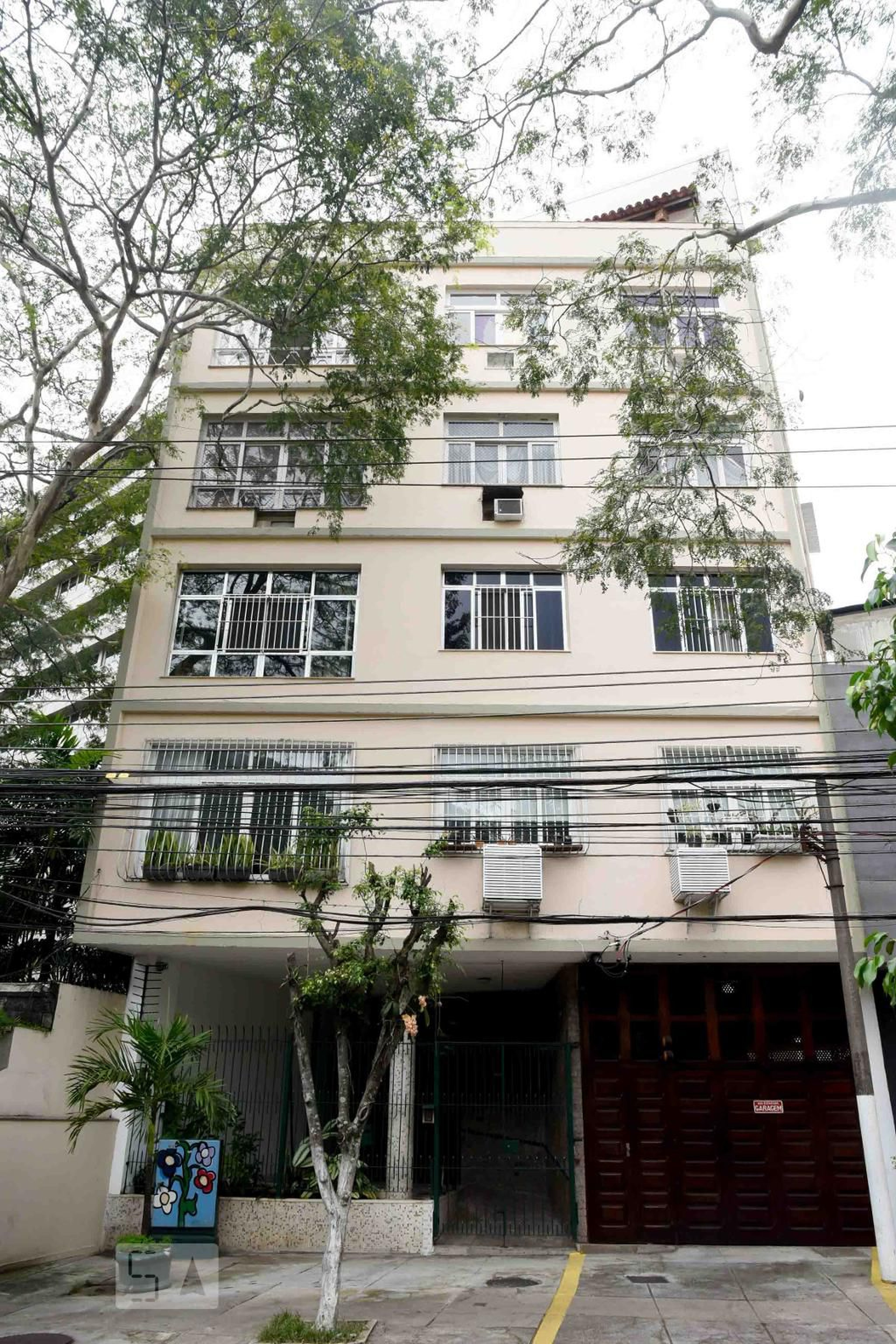 Fachada Condomínio em Rua Lopes Quintas, 309