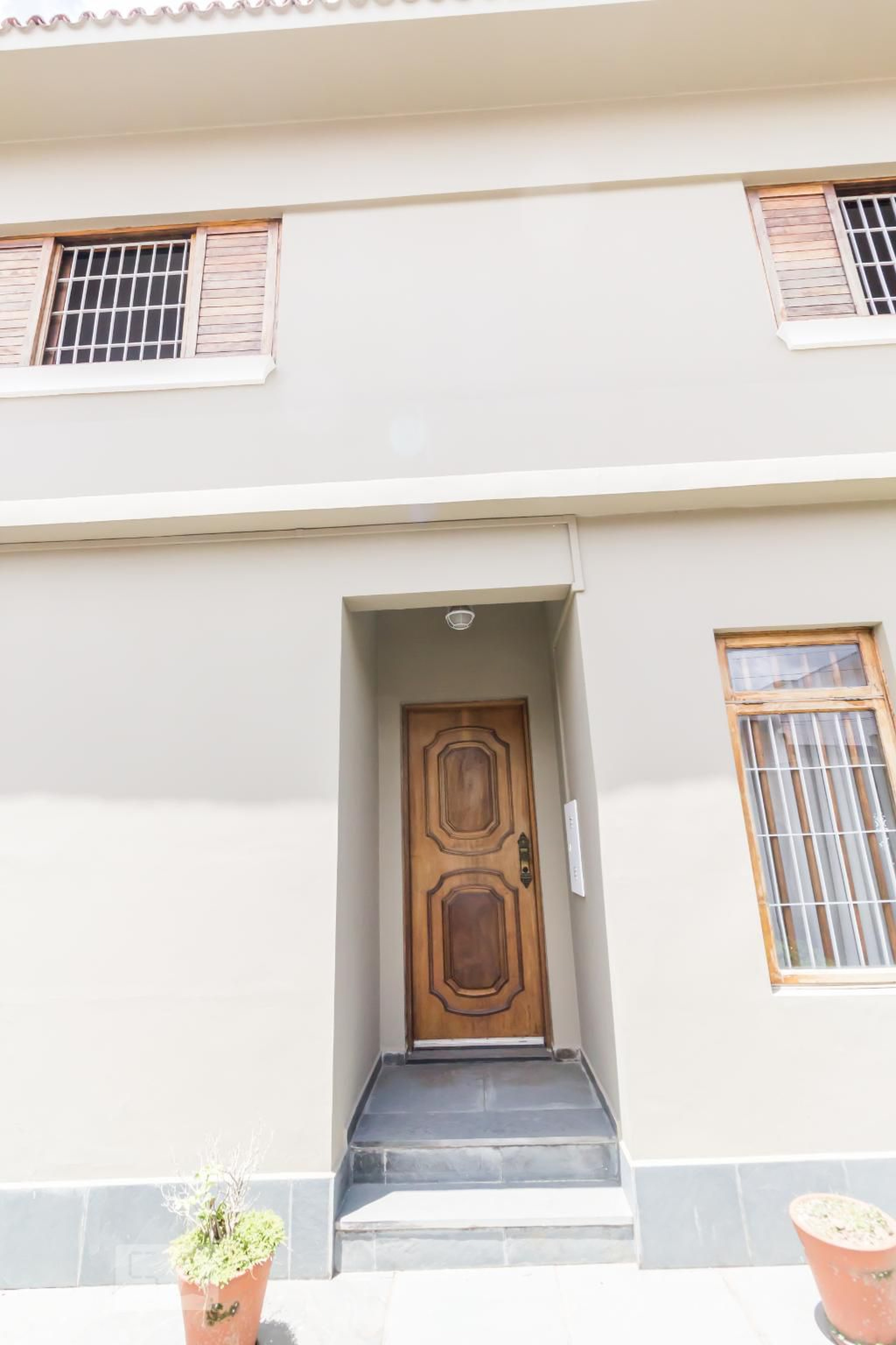 Entrada Condomínio em Rua Santa Rita de Cássia, 93