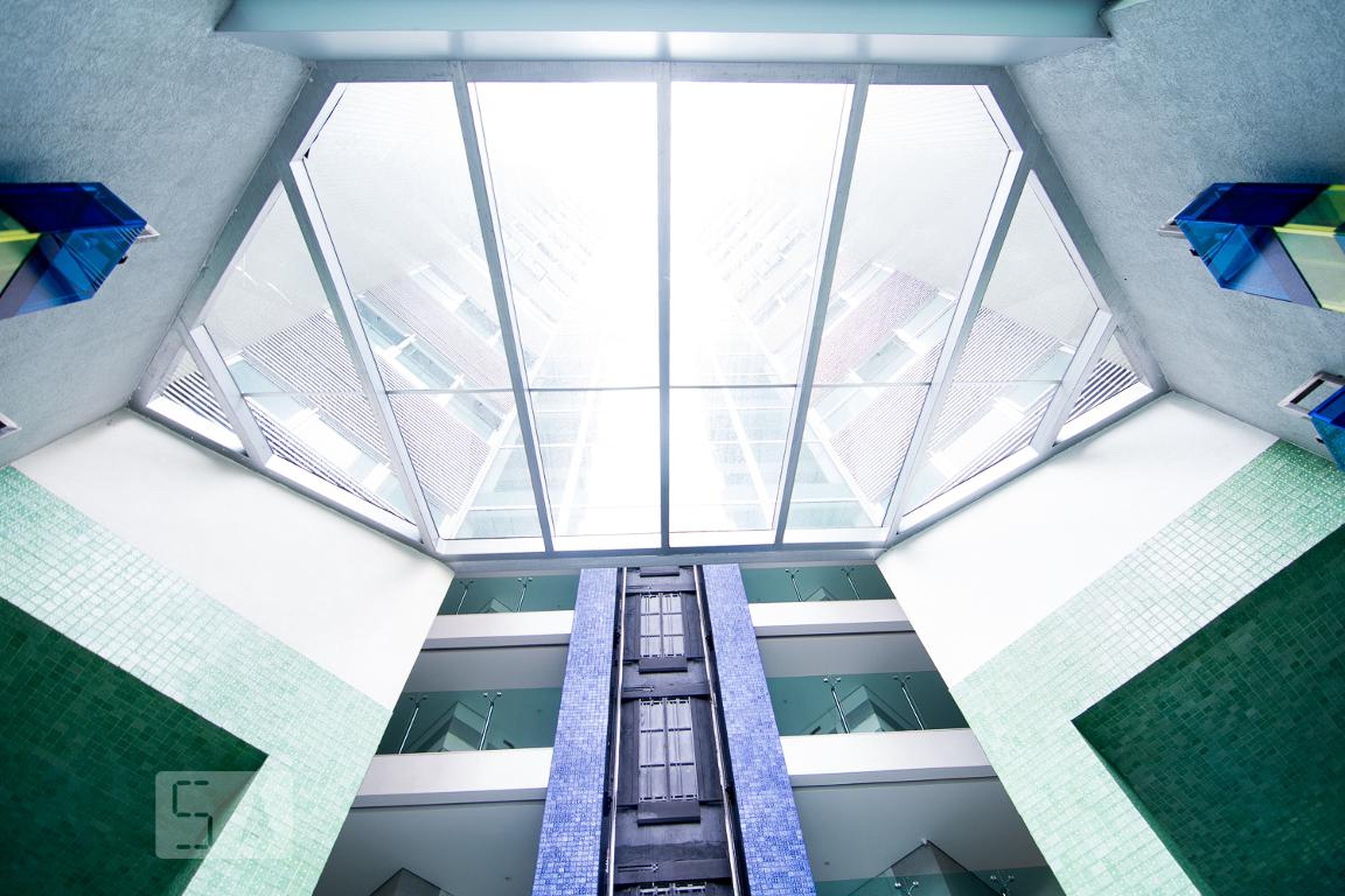 Elevador - Edifício L Adress