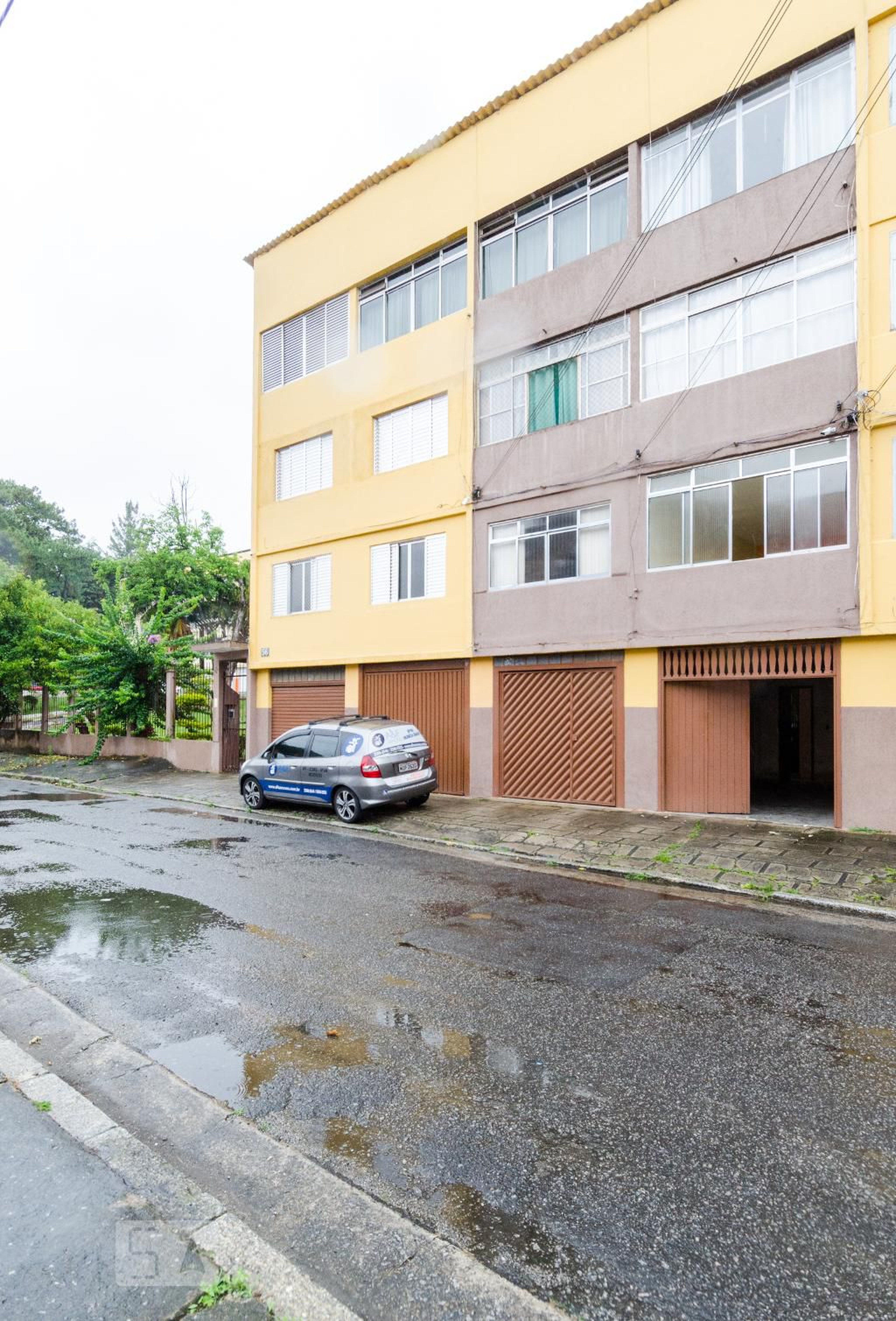 Fachada Condomínio em Rua Princesa Maria Amélia, 56