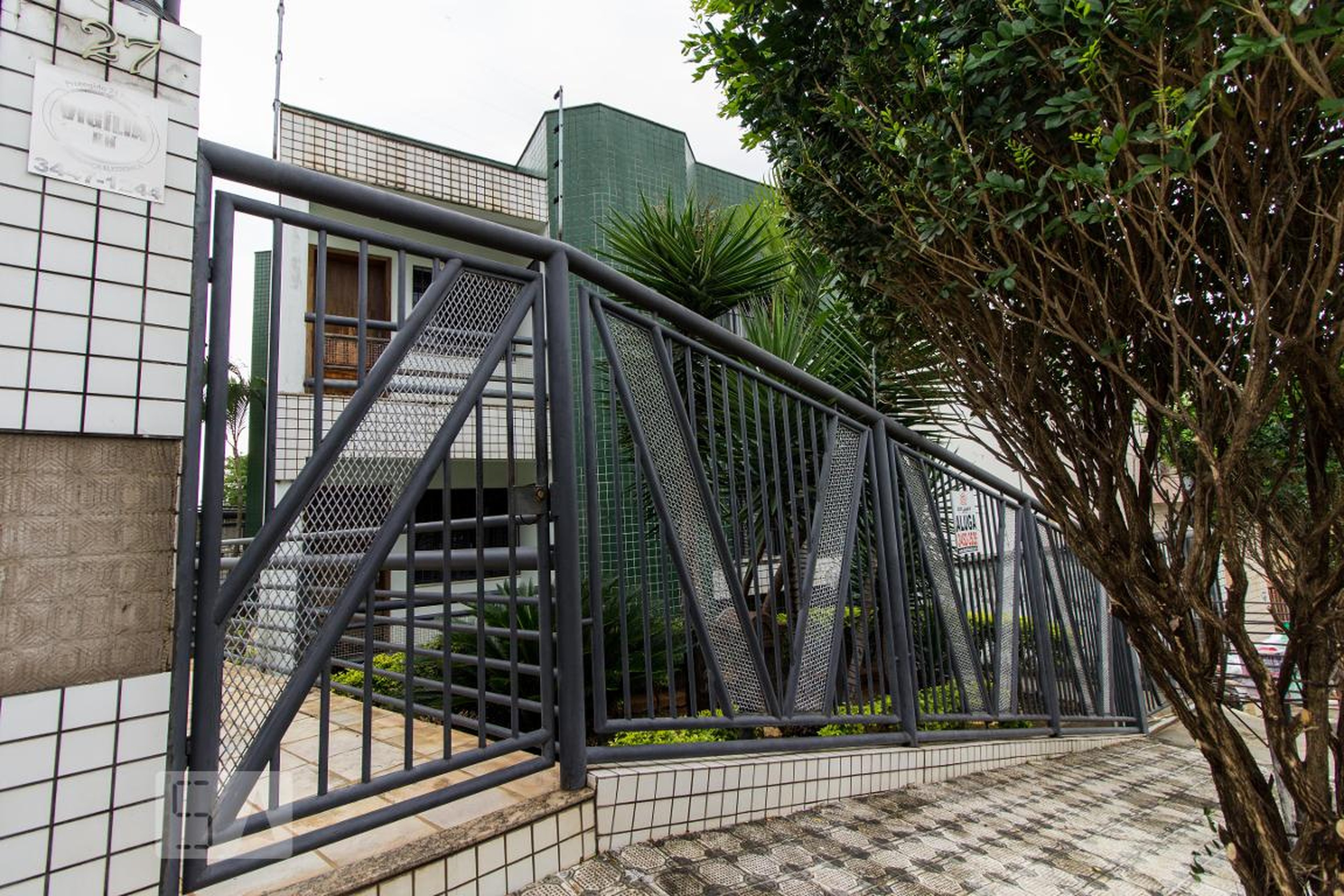 Fachada Condomínio em Rua Paulo Gonçalves, 27