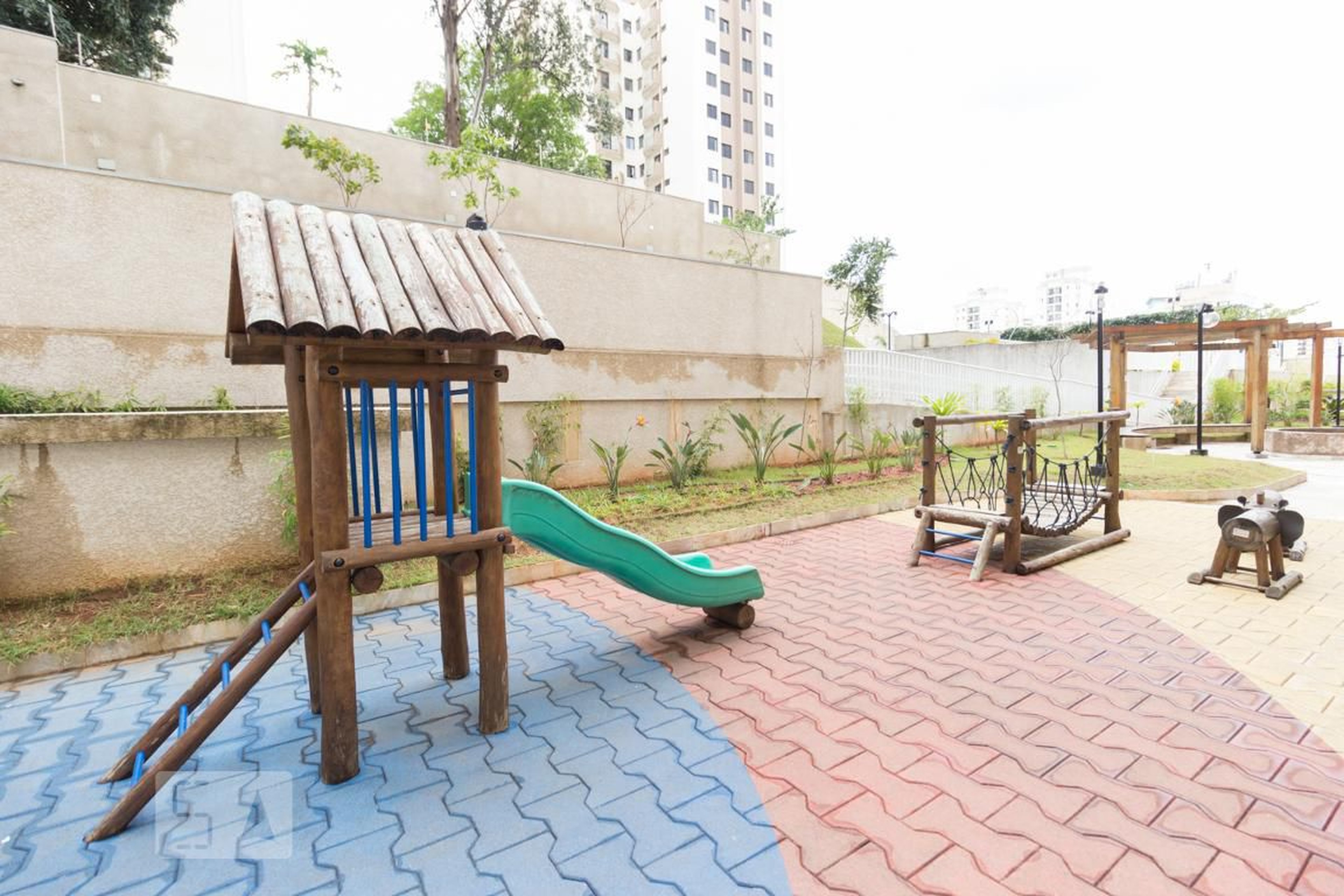 Playground - Hit High