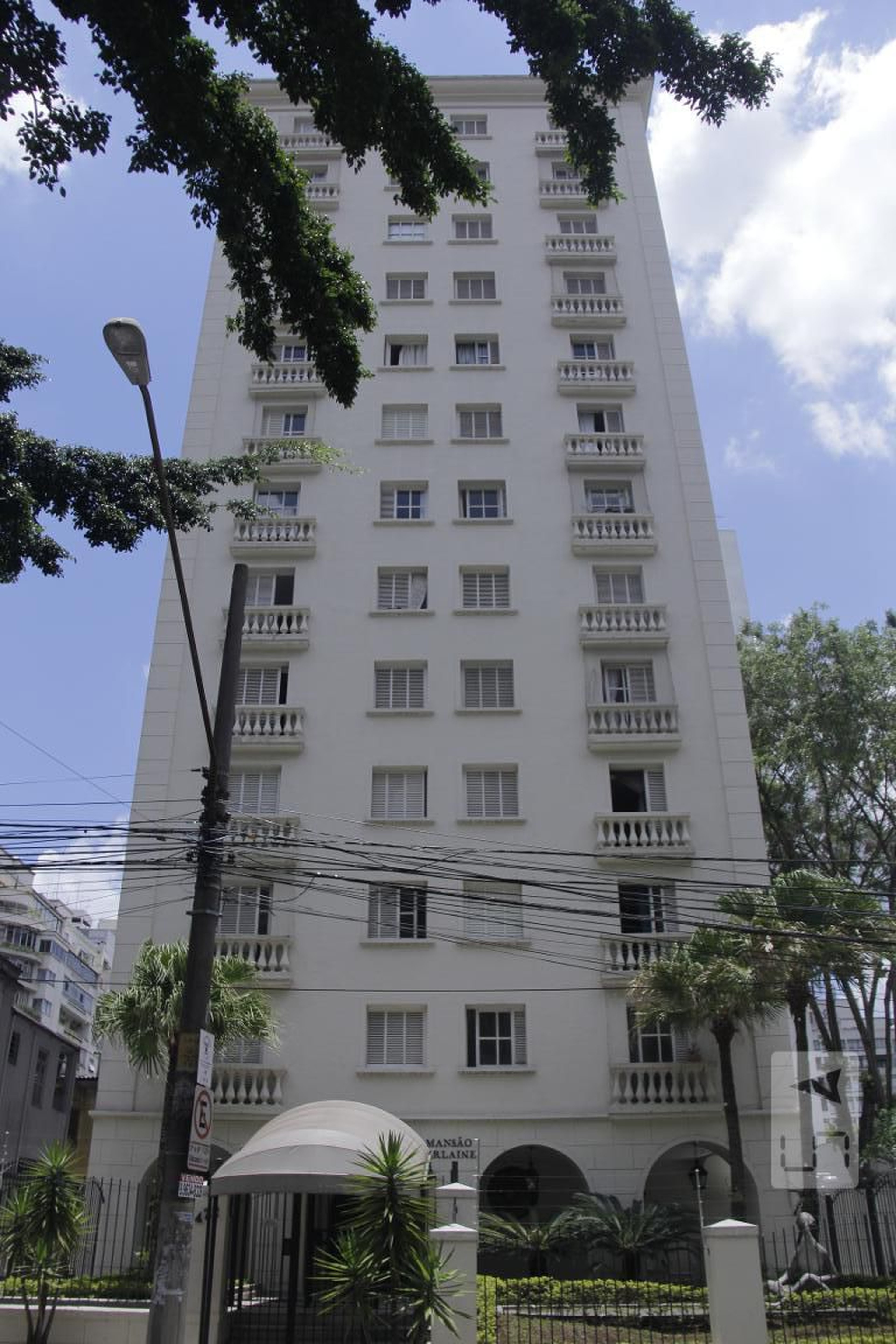 Fachada do condomínio Condomínio Mansão Verlaine