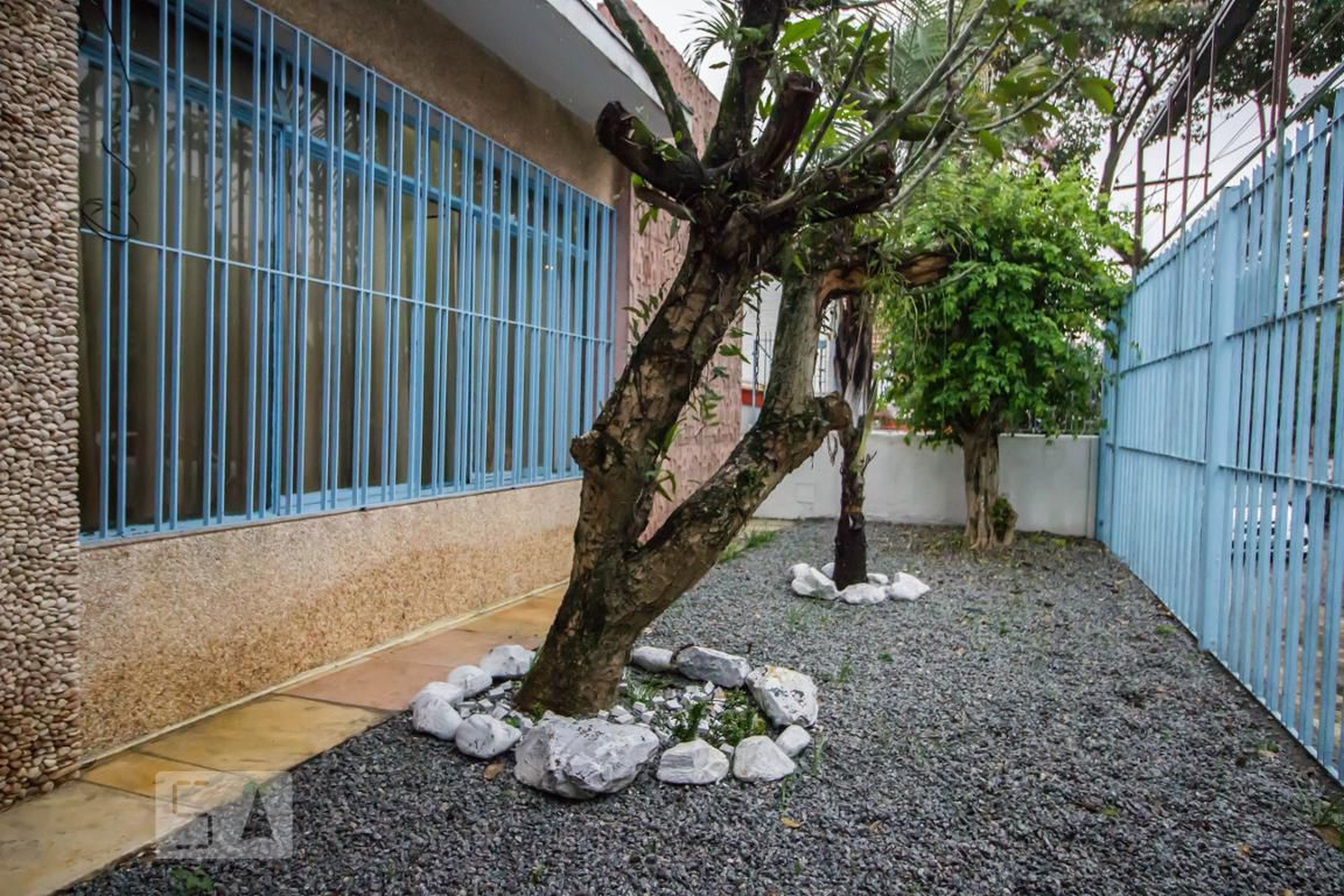 Fachada Condomínio em Rua Guilherme Moura, 241