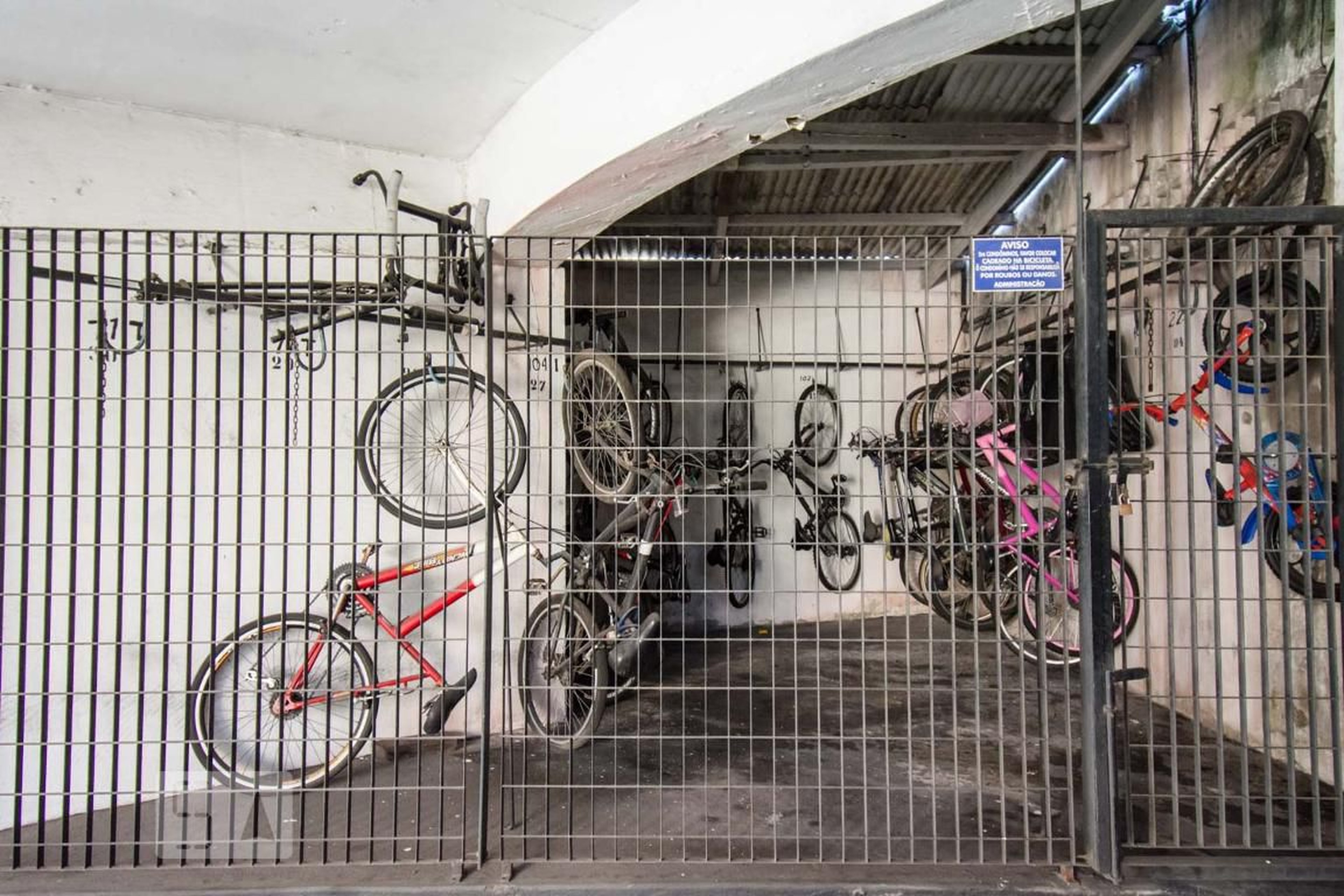 Bicicletário - Conjunto Residencial Camburiú 2