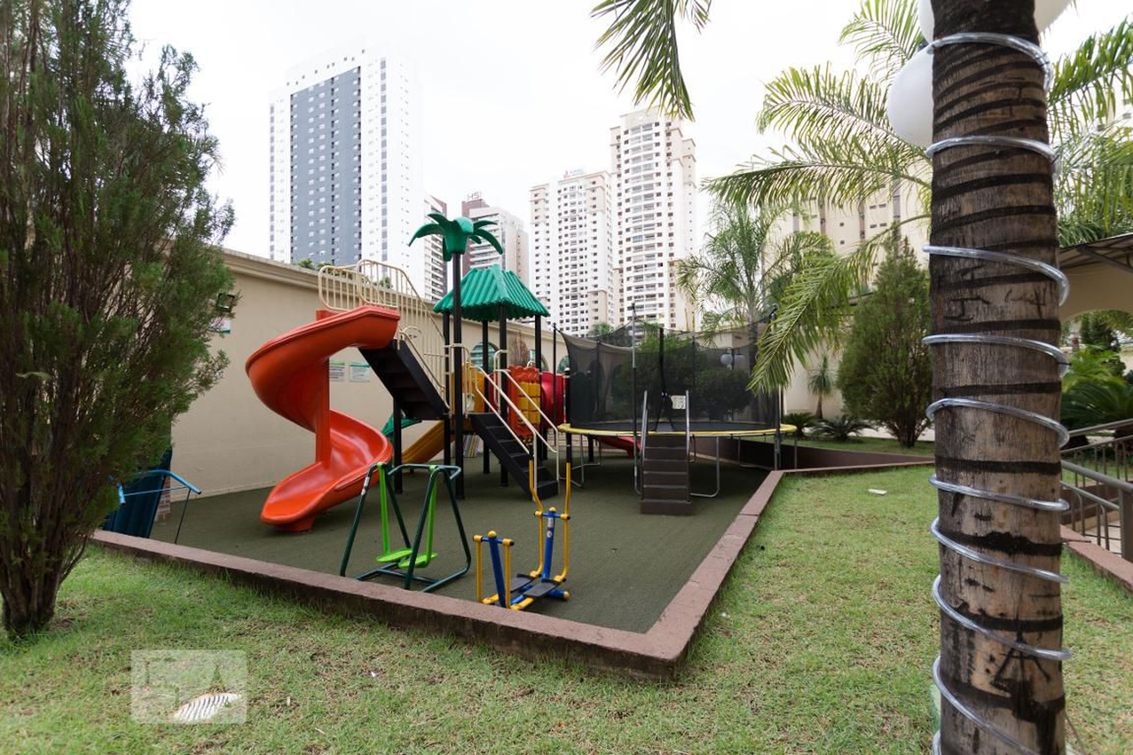 Playground - Borges Landeiro Plaza
