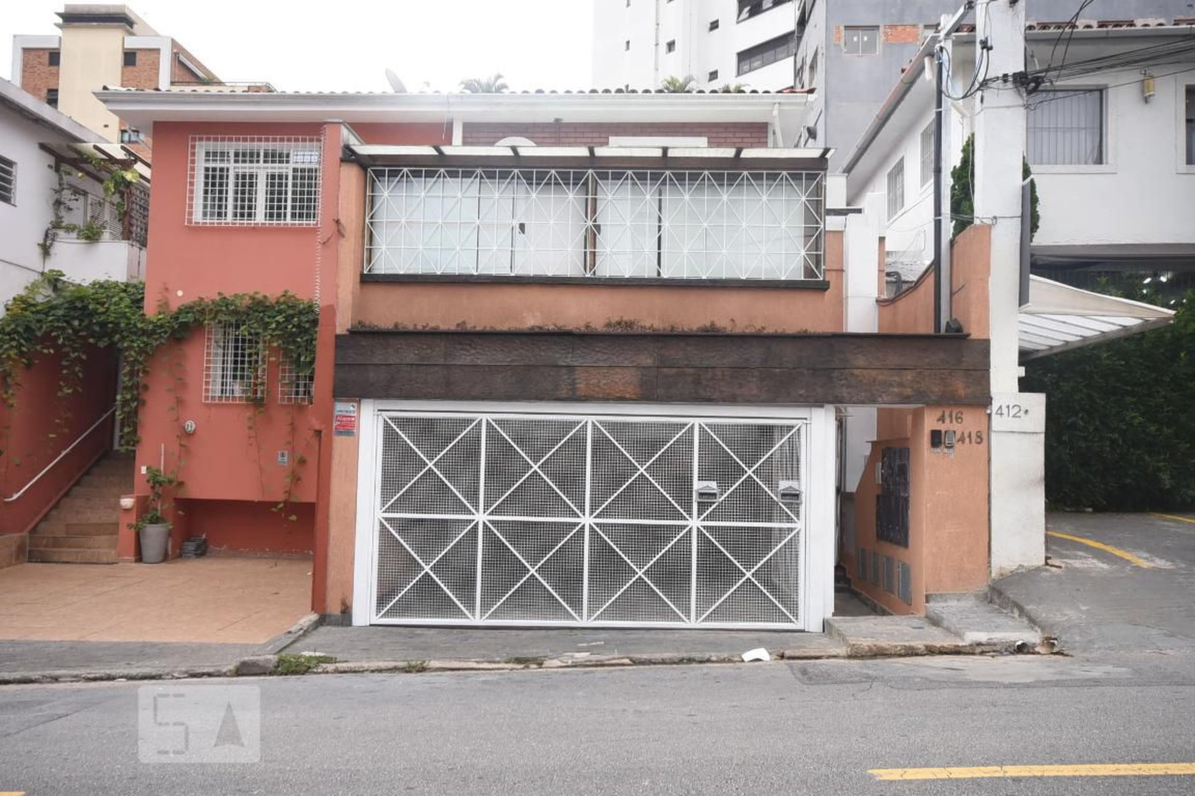 Fachada Condomínio Rua Barão Campos Gerais, 416