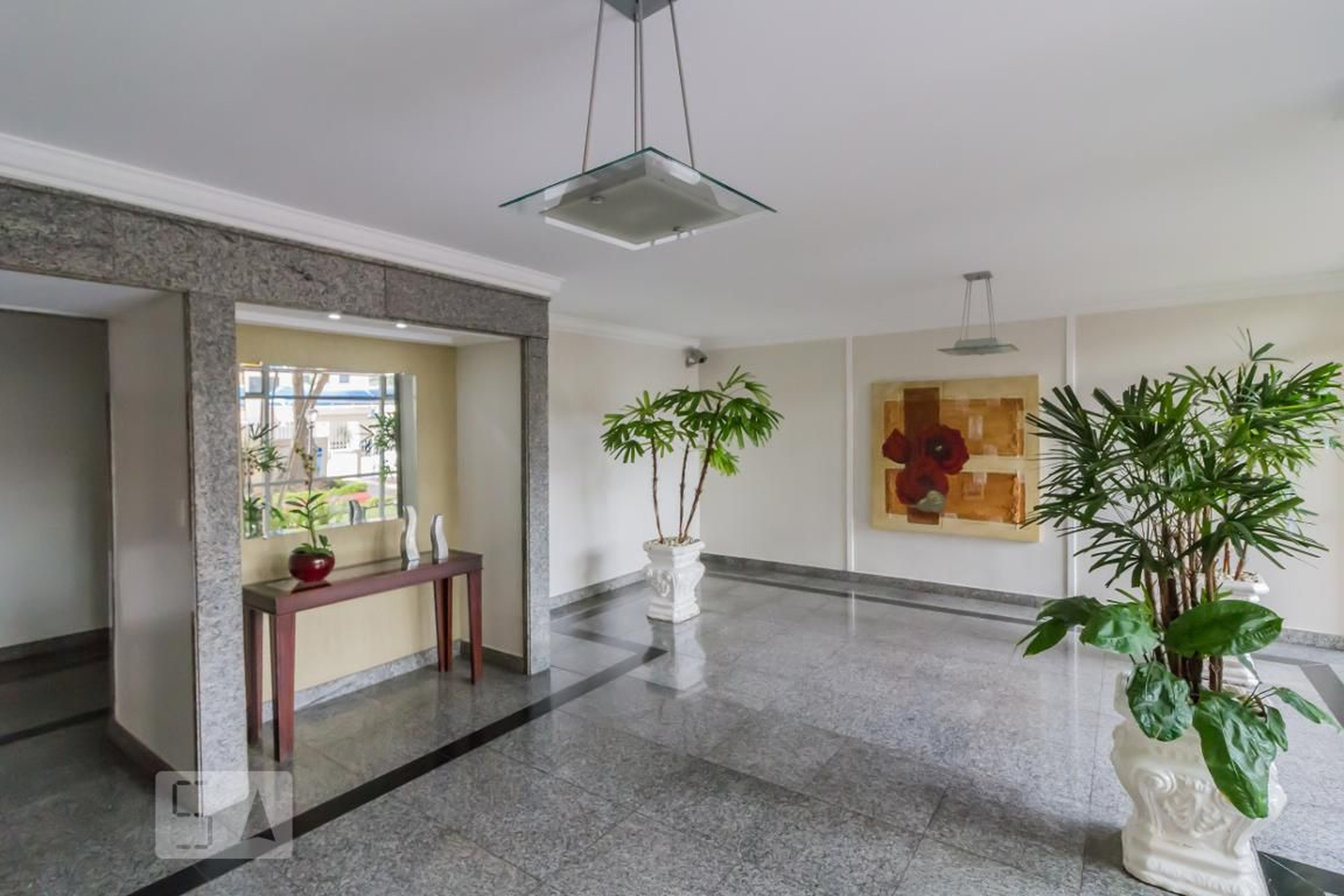 Hall de entrada Condomínio em Avenida Guarulhos, 573