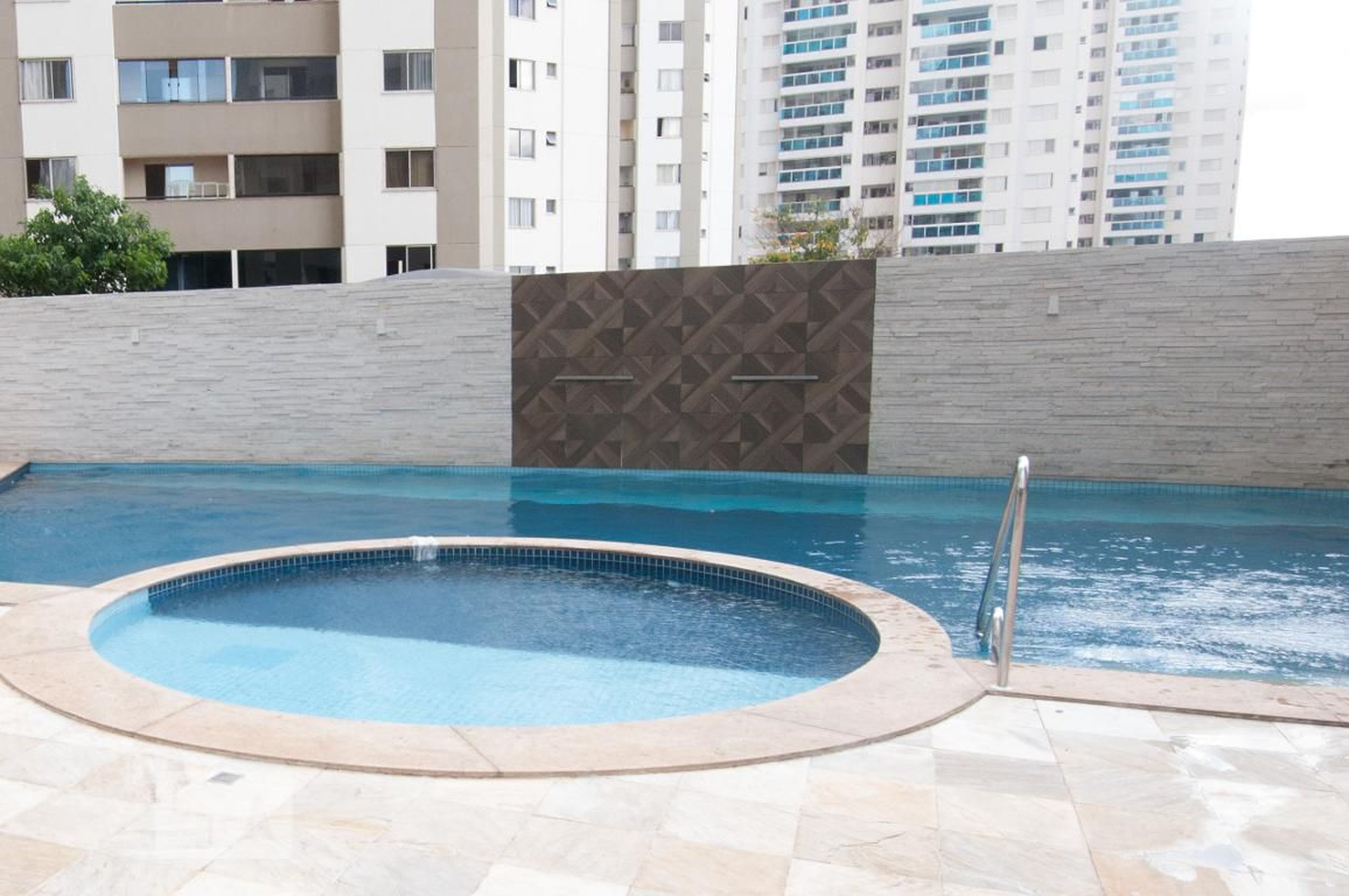 Piscina Condomínio em Avenida Milão, 148