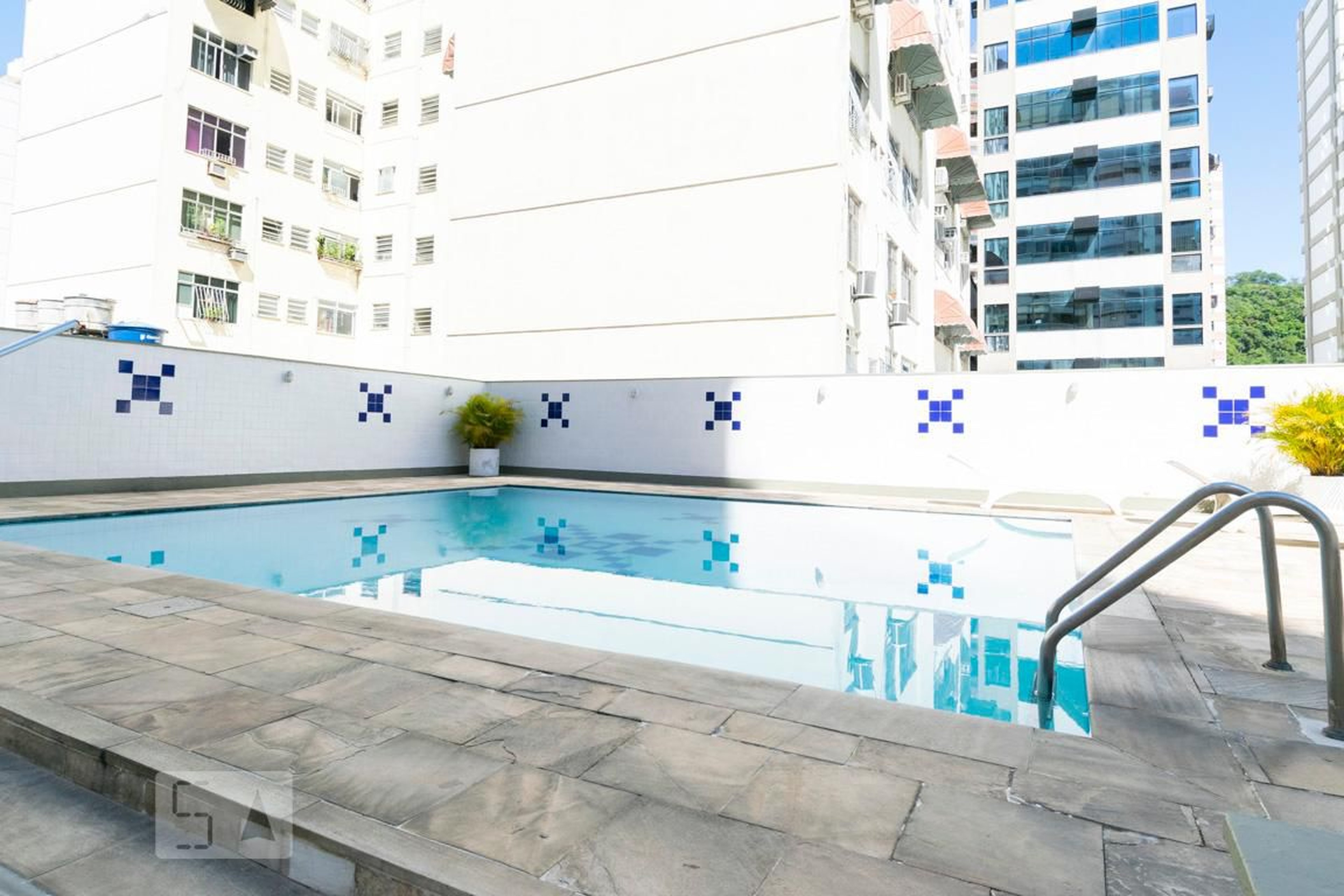 Piscina - Edifício Bougainvillea