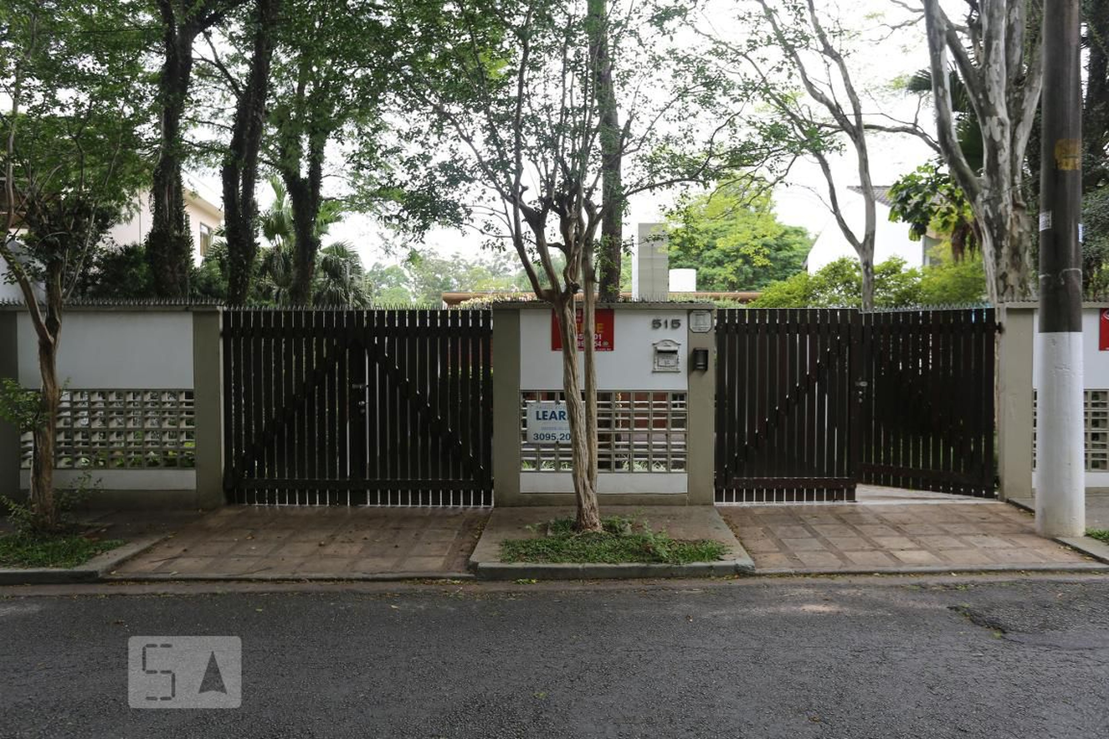 Fachada Condomínio em Rua Doutor Aires Martins Torres, 515