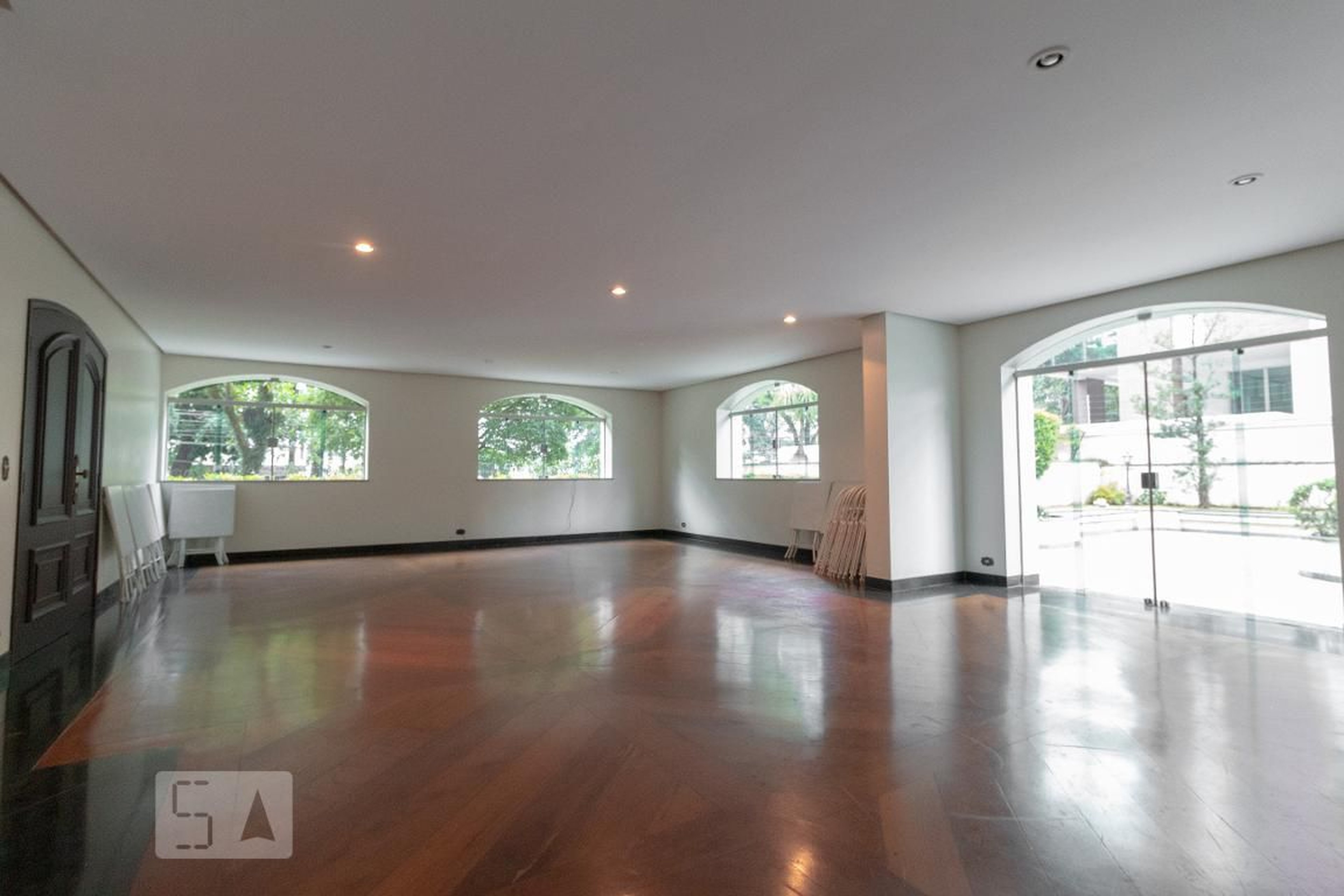 Salão de festas - Mansão das Tulipas