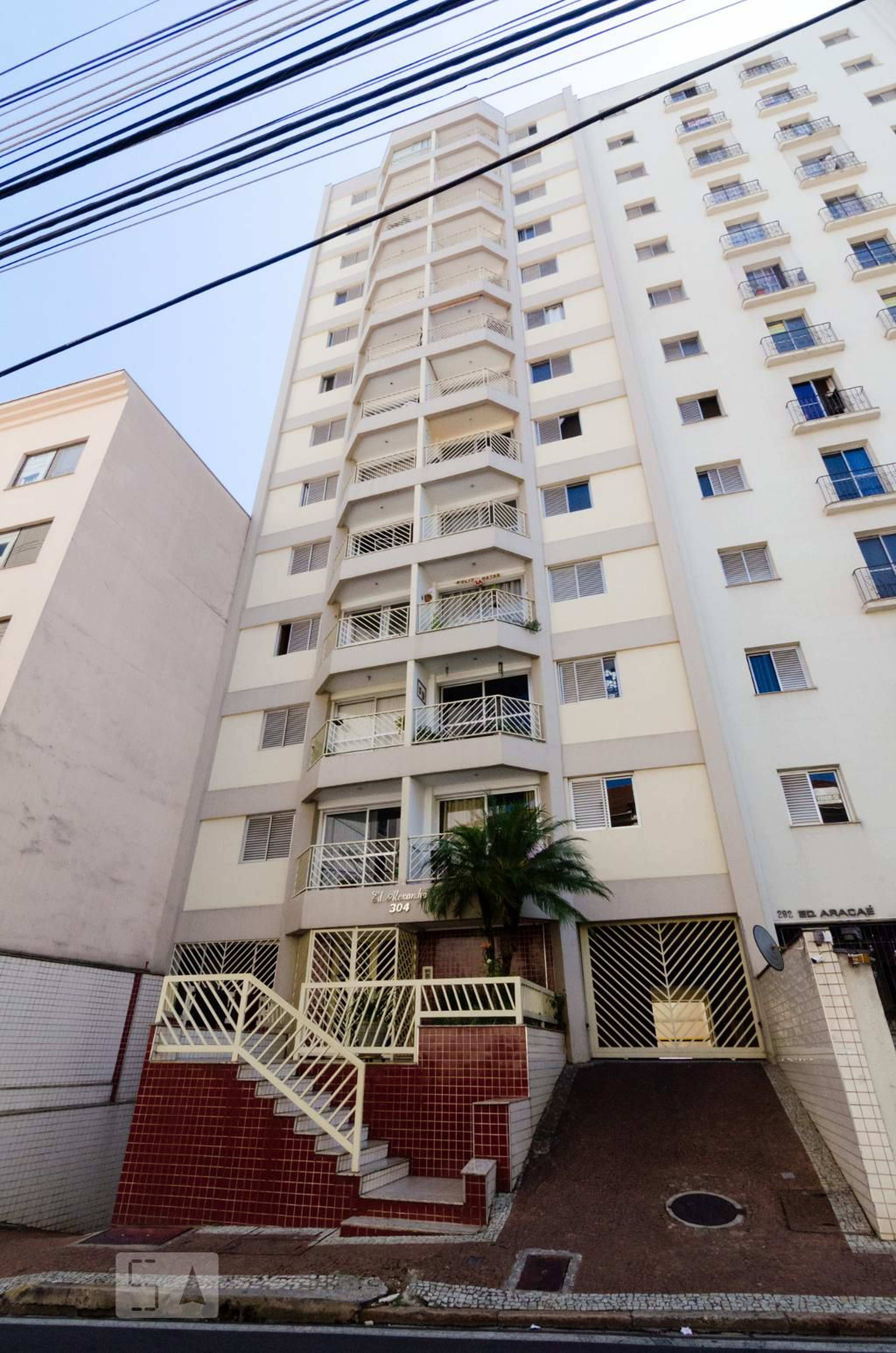 Fachada do prédio Condomínio em Rua Barão de Jaguara, 304