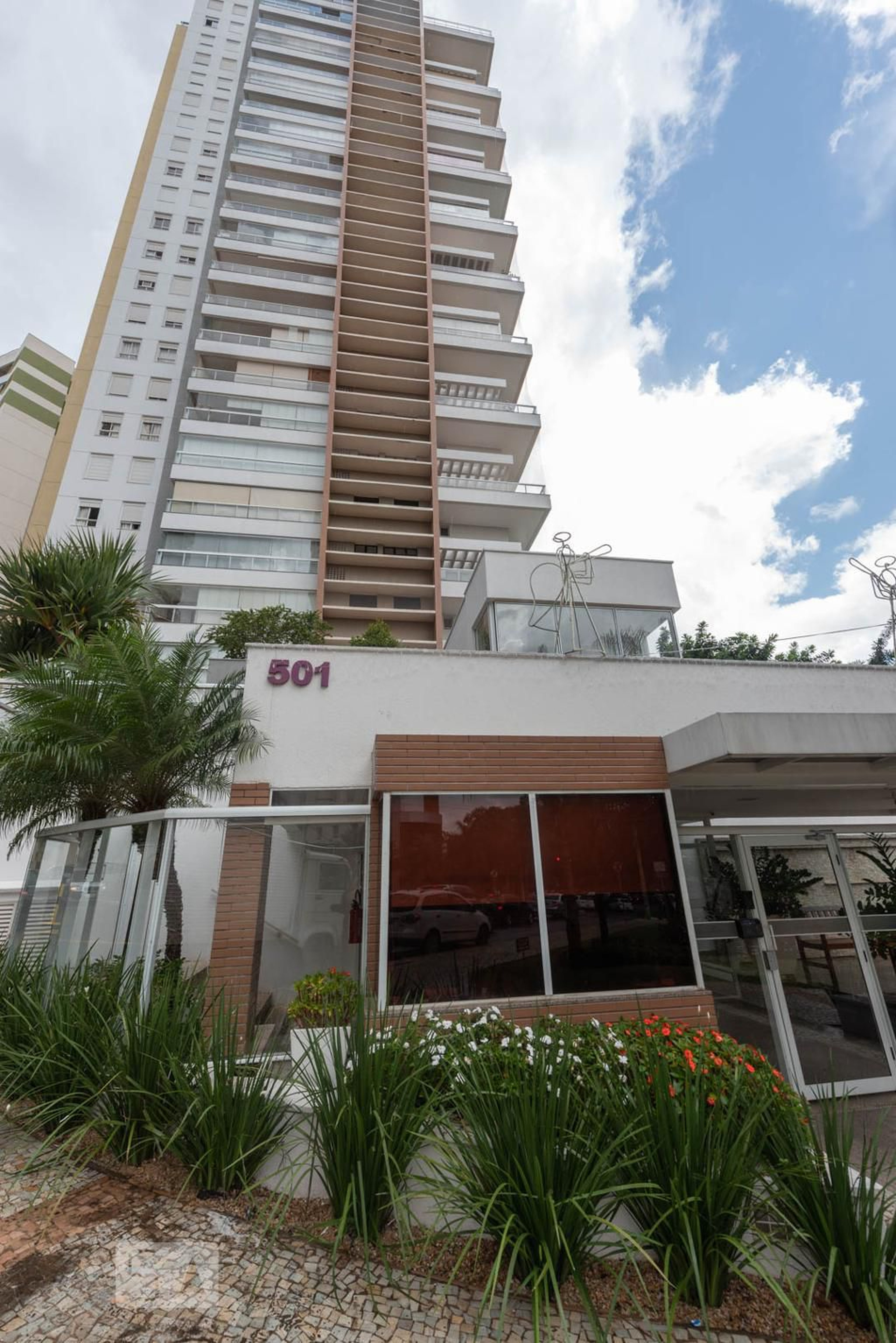 Fachada Condomínio La Vie en Rose Residence