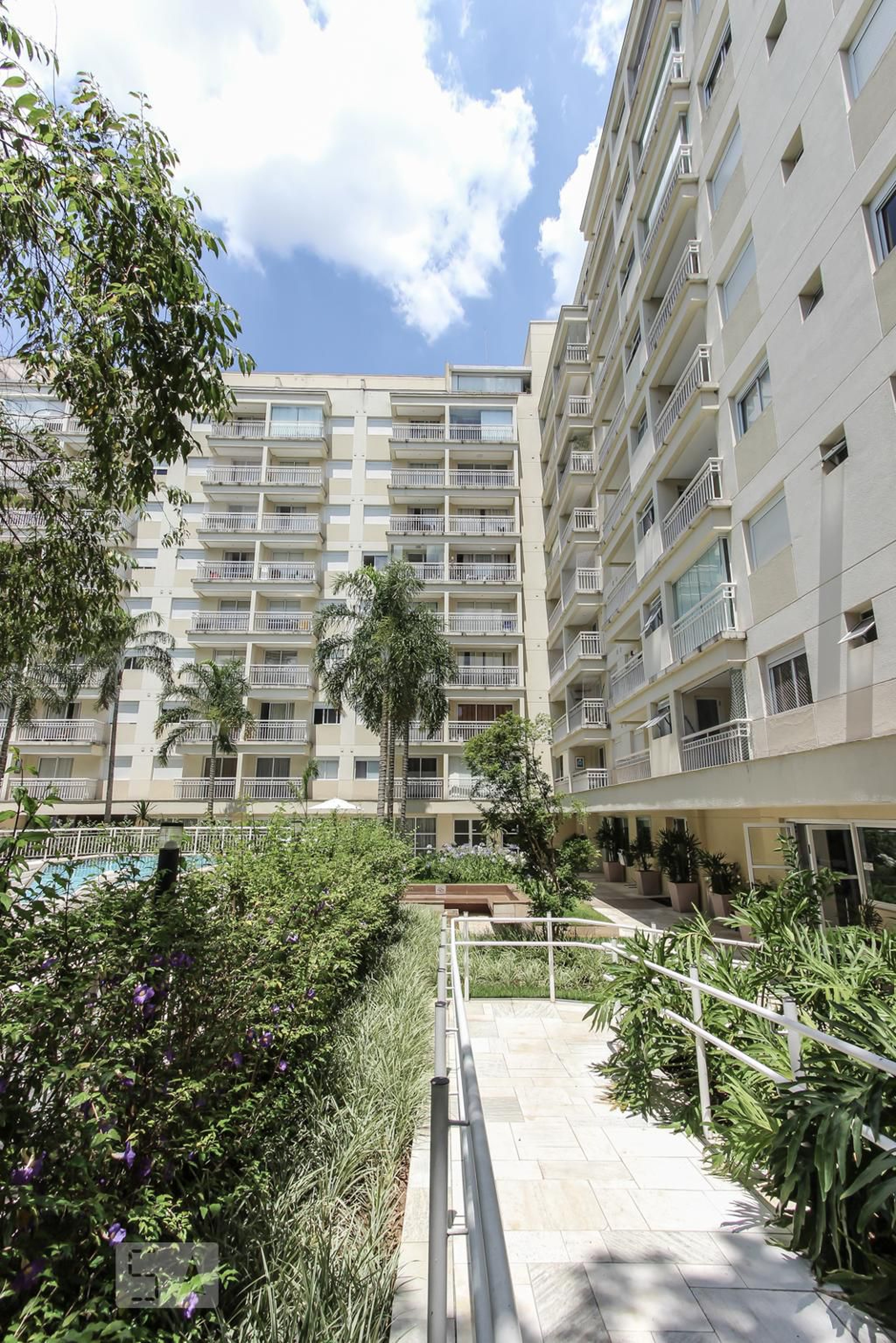 fachada Condomínio em Rua Marie Nader Calfat, 270ap