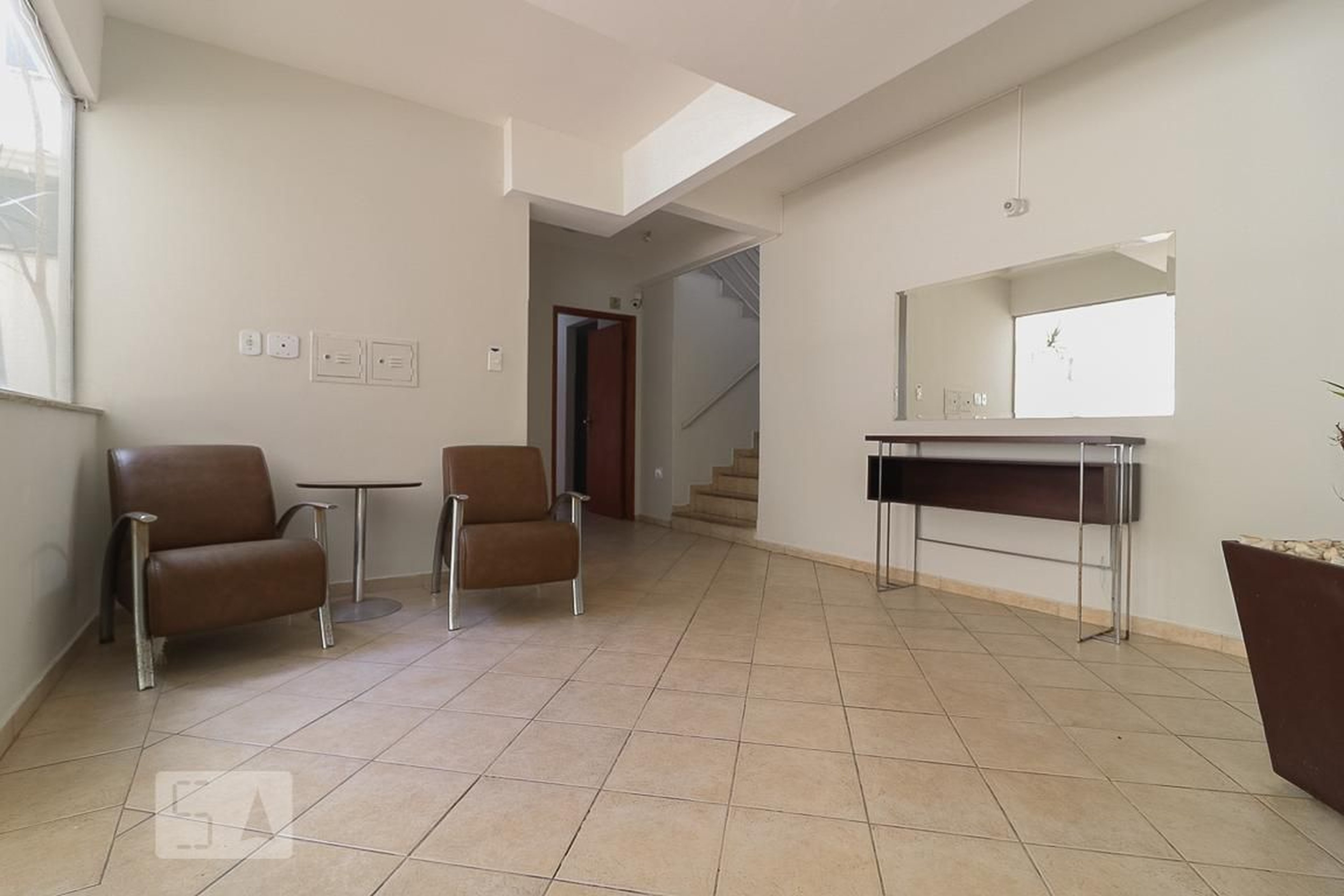 Hall - Solar dos Rouxinóis