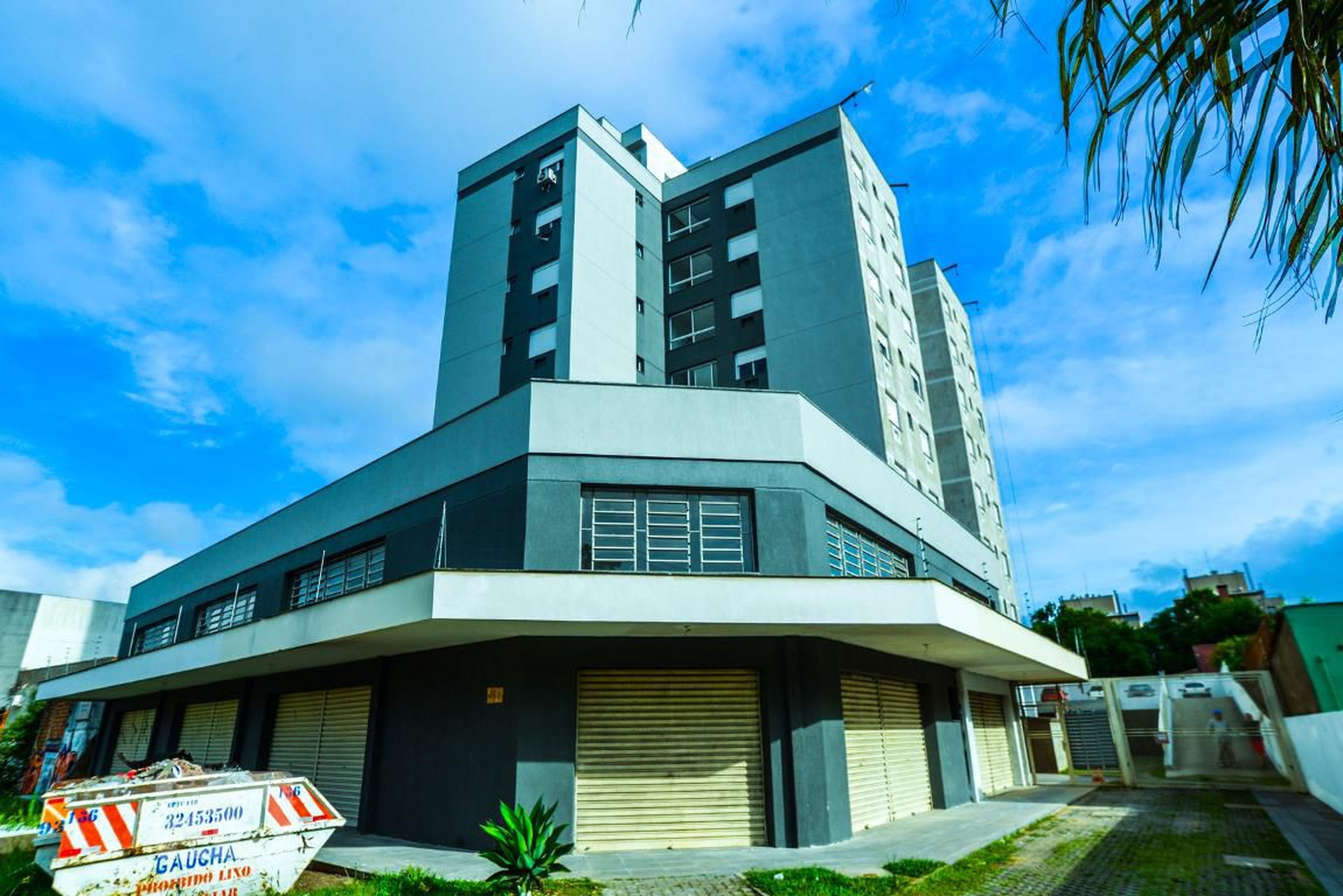 Fachada Condomínio em Rua Doutor Campos Velho, 460