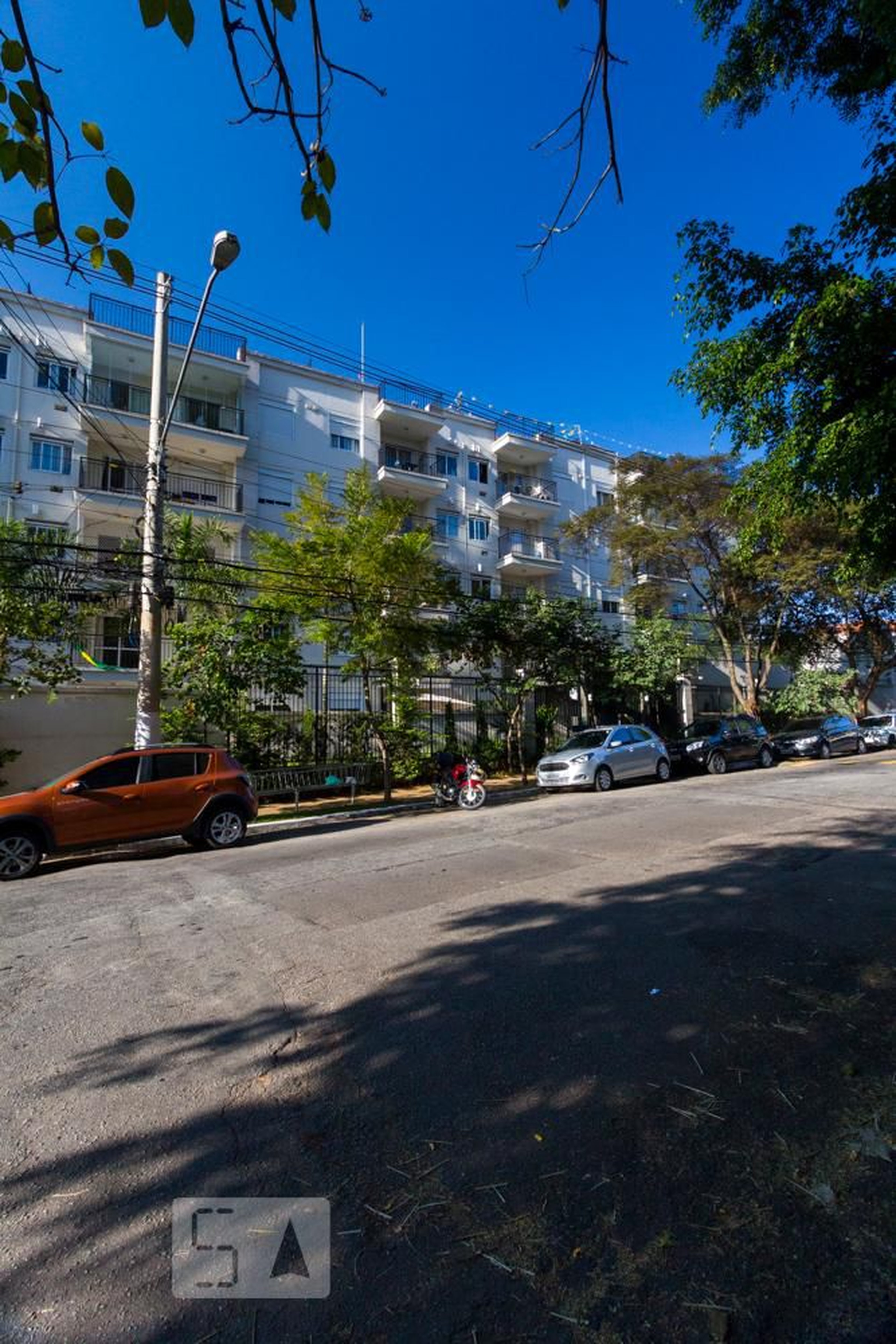 Fachada Condomínio em Rua Professor Sousa Barros, 256