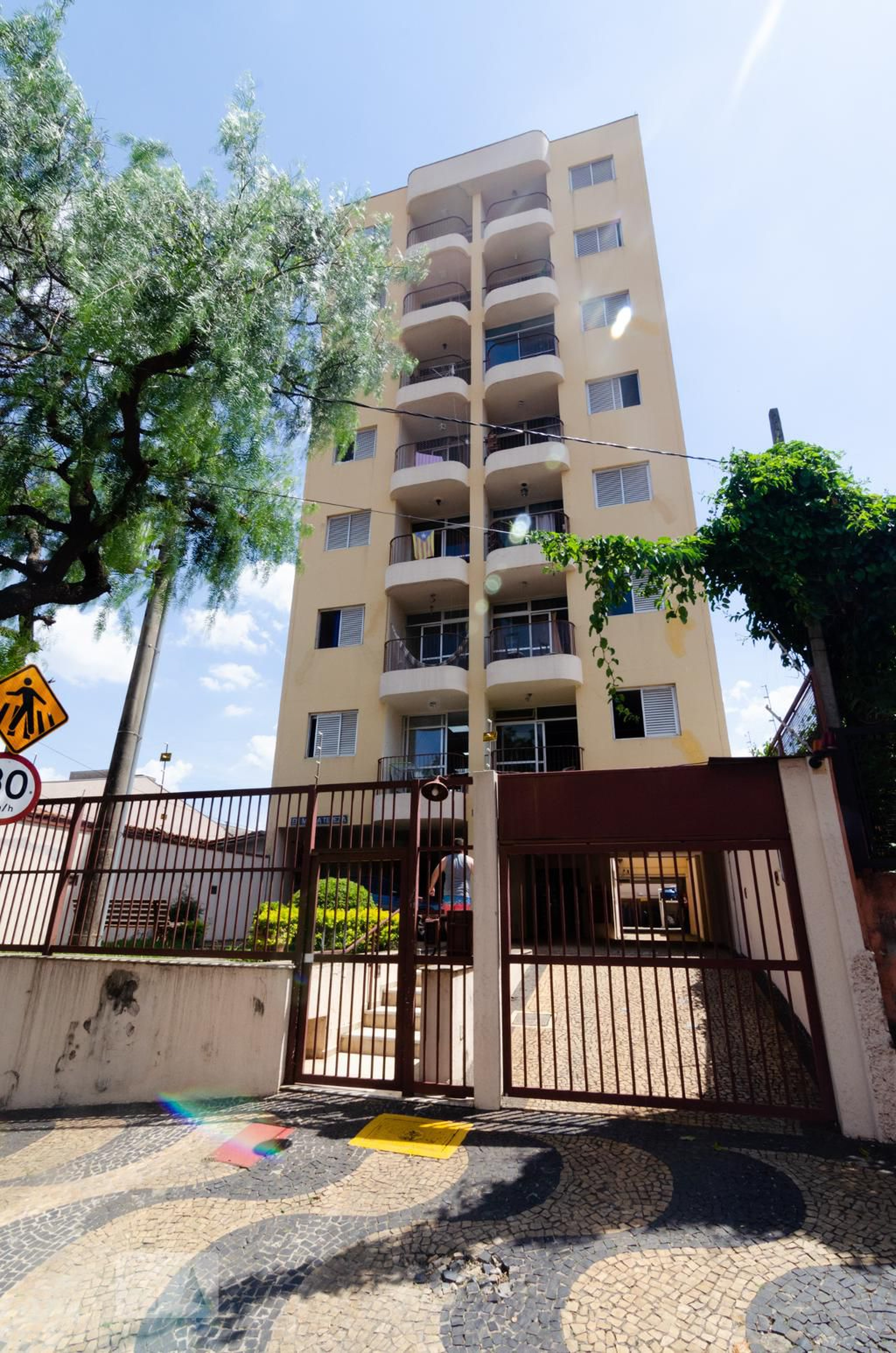 Fachada do prédio Condomínio Maria Tereza