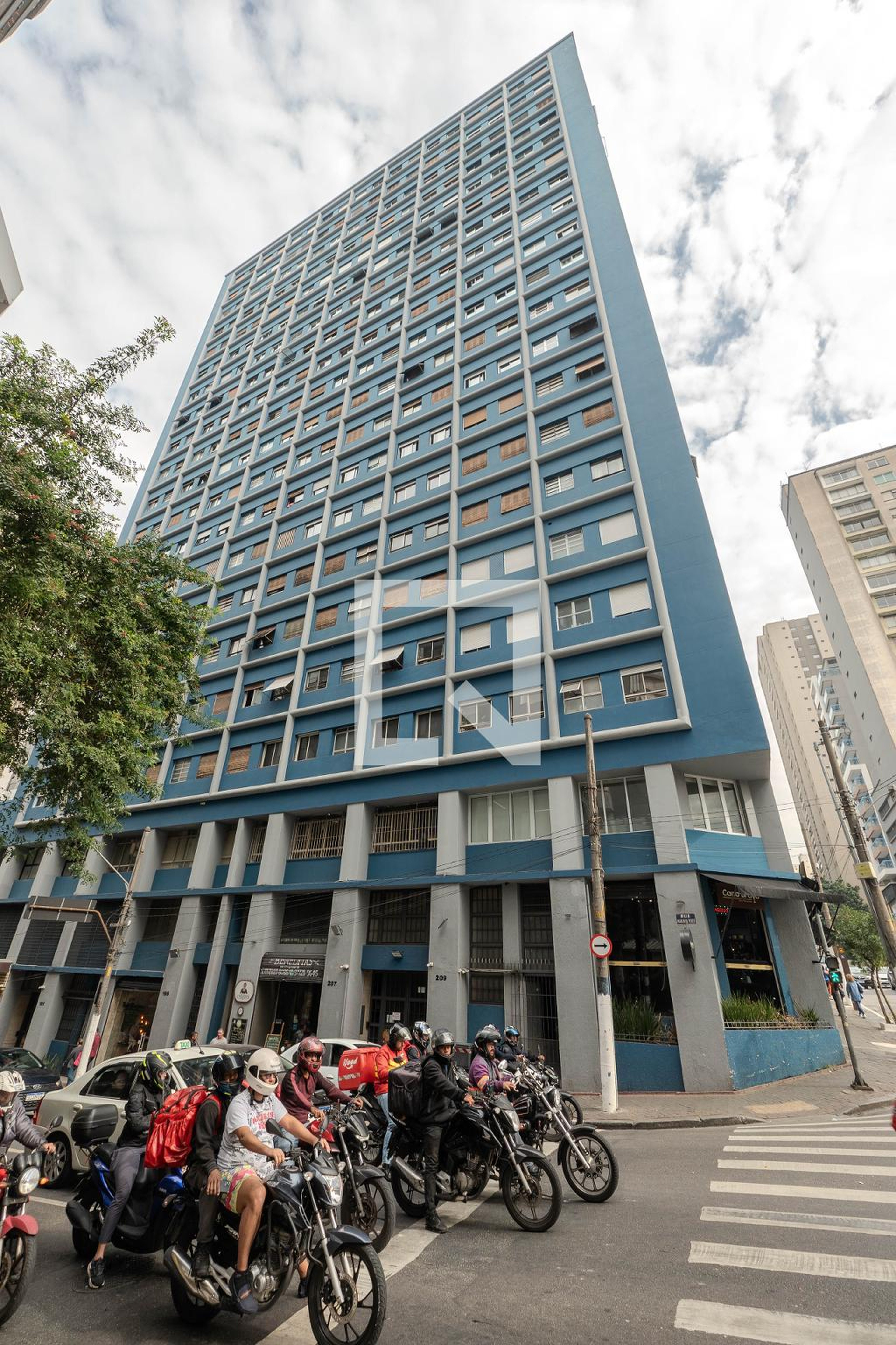 Fachada Condomínio em Rua Martinho Prado, 21