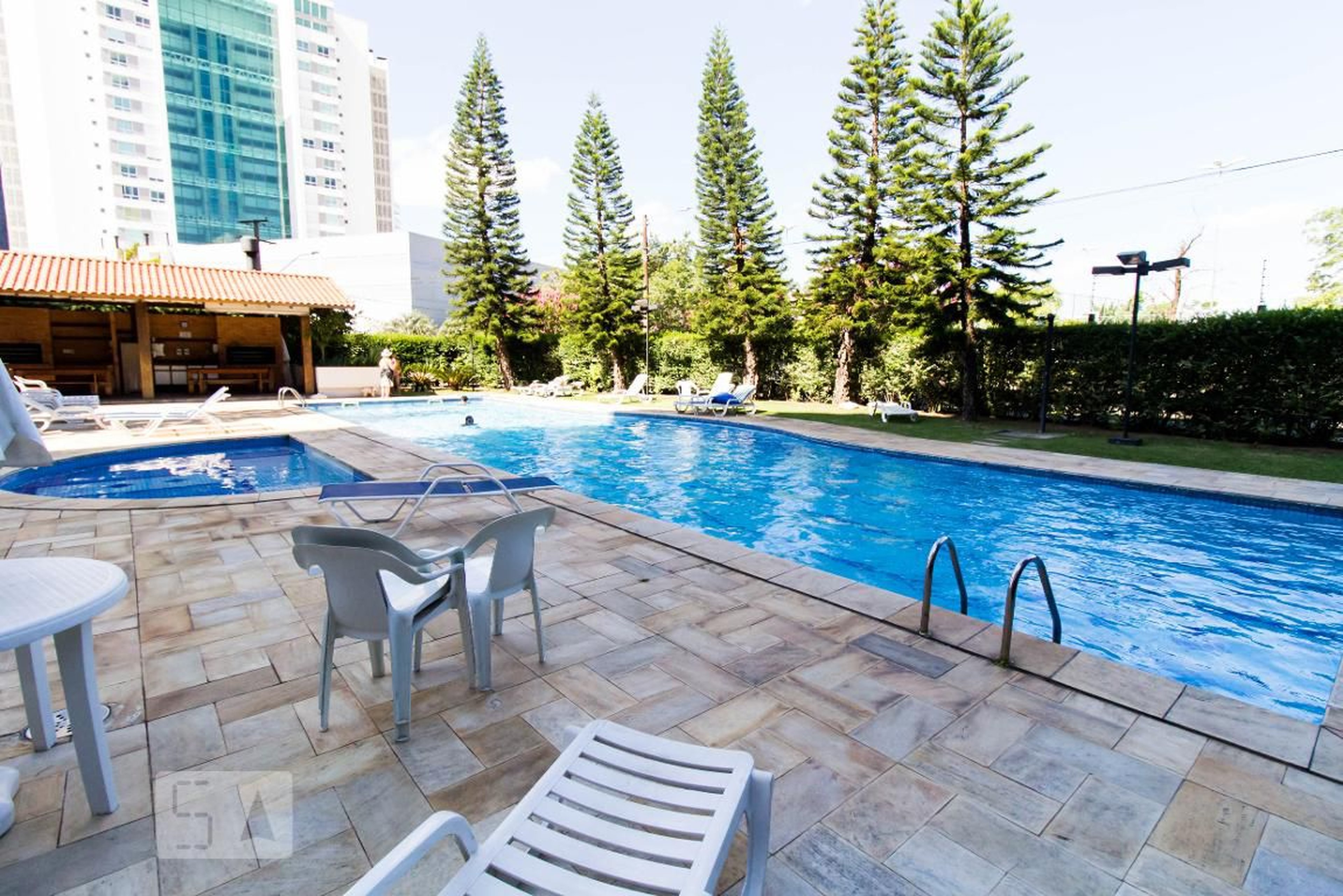 Piscina - Praça Paris