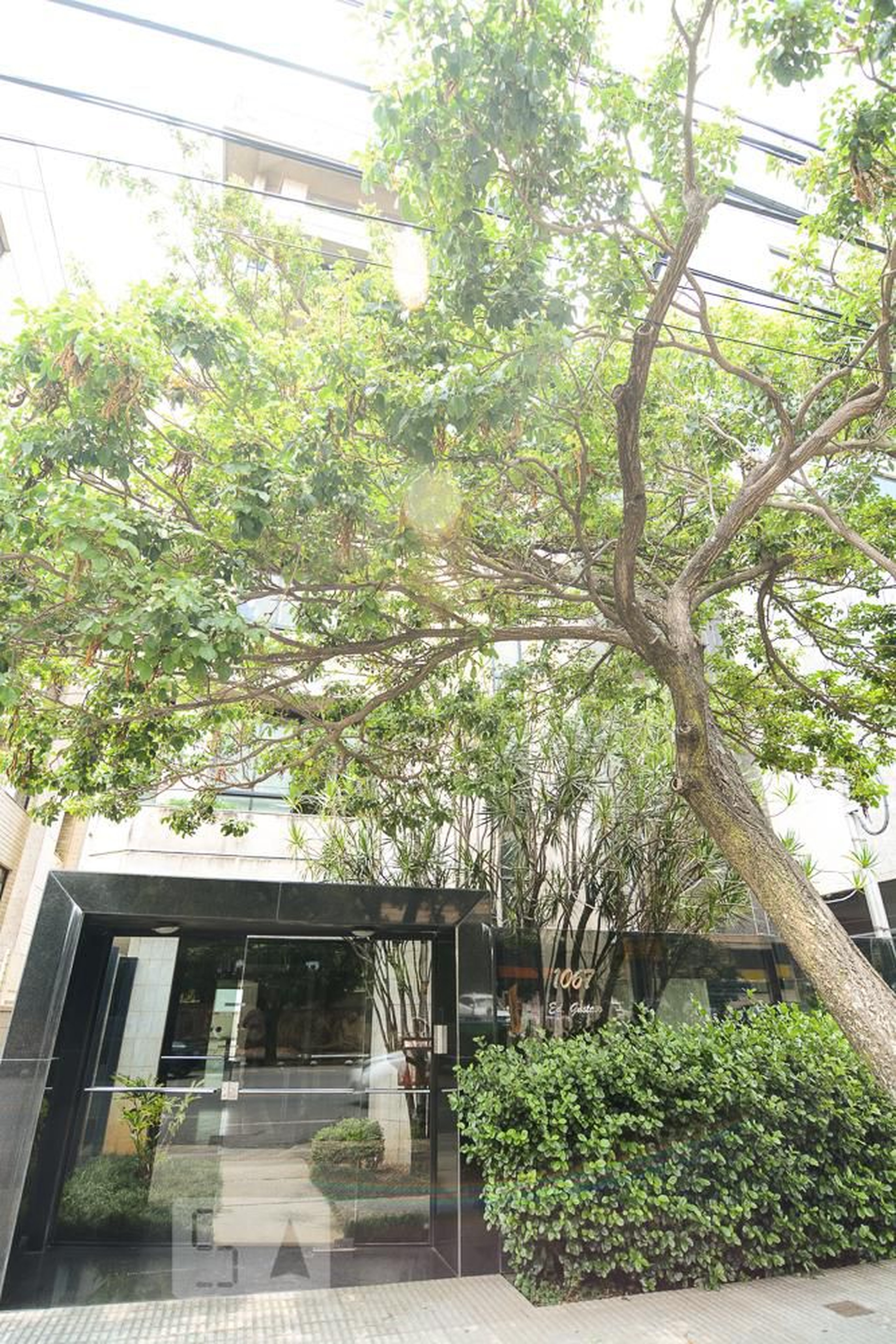 Fachada Condomínio em Avenida dos Bandeirantes, 1067