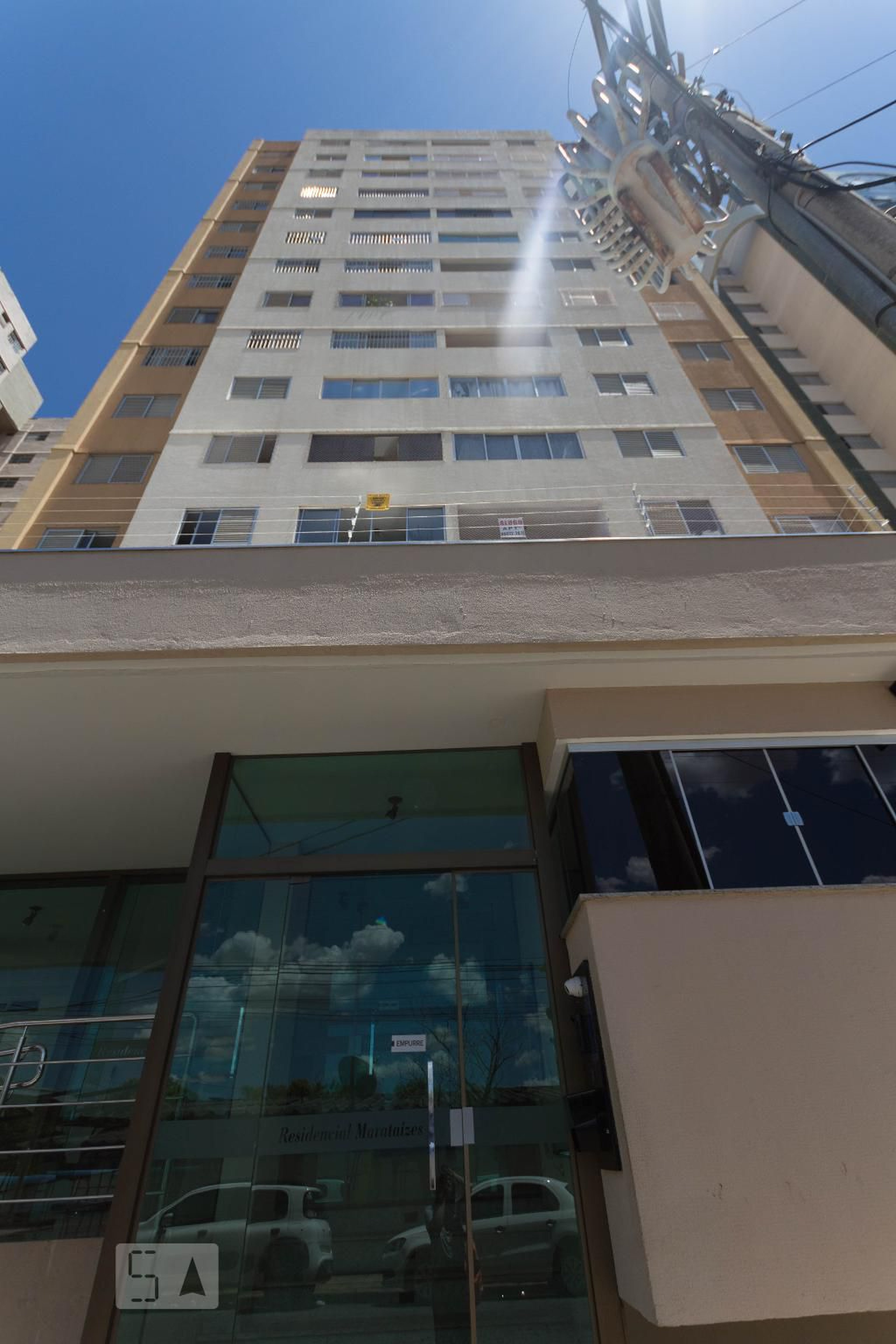 Fachada Condomínio em Rua 227, 50