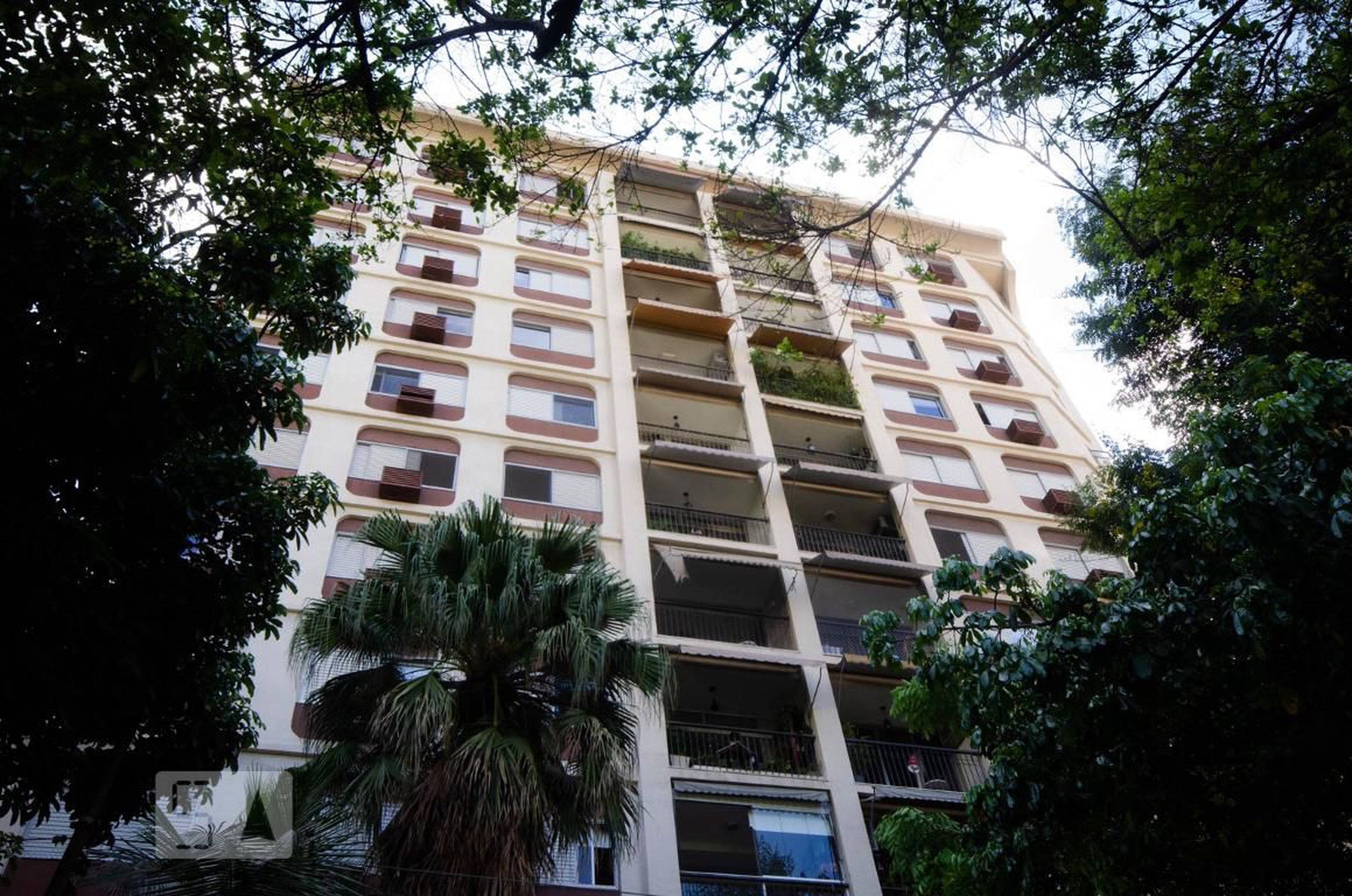 Fachada Condomínio em Rua Fonte da Saudade, 111