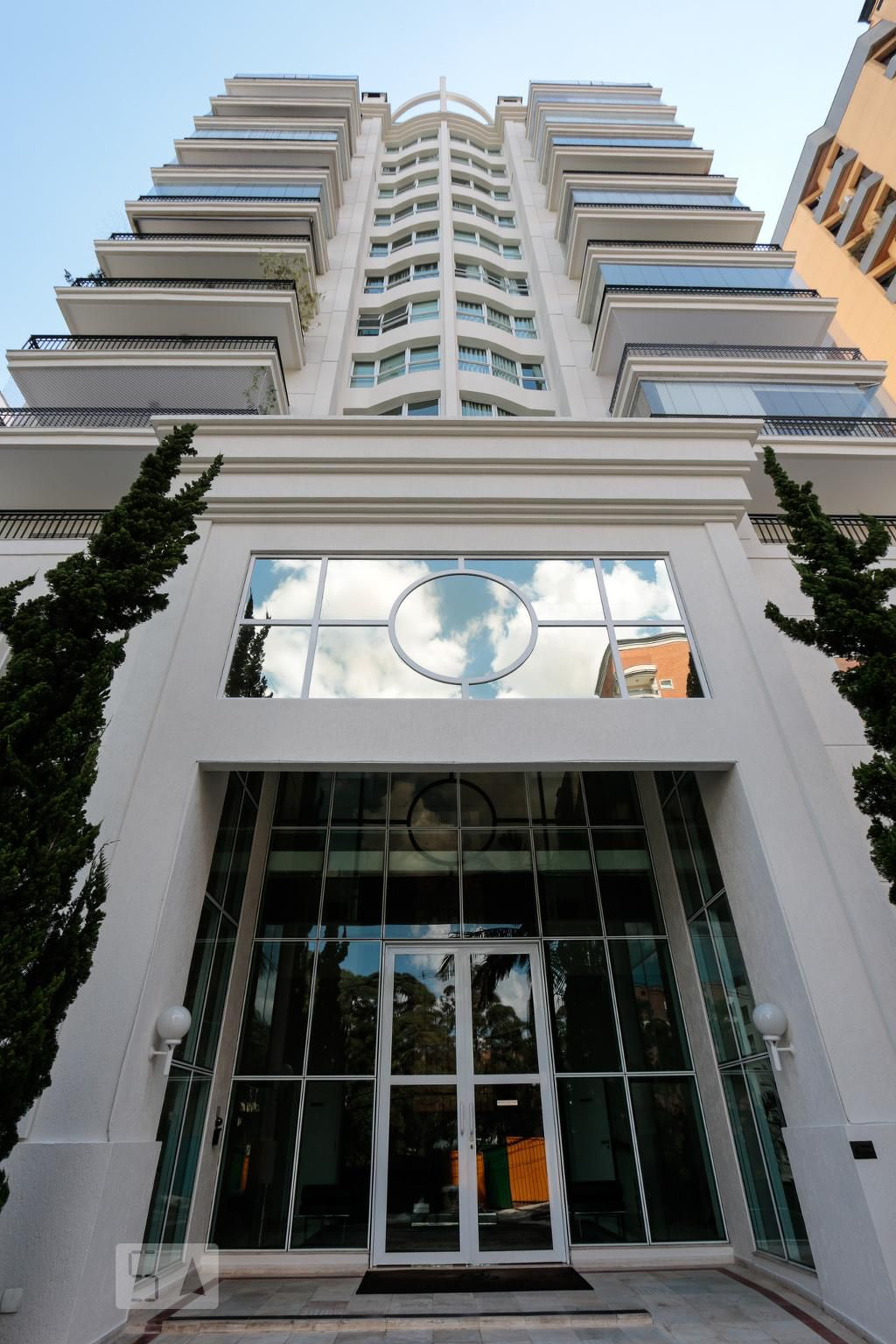 Fachada Condomínio em Rua Professor Alexandre Correia, 293