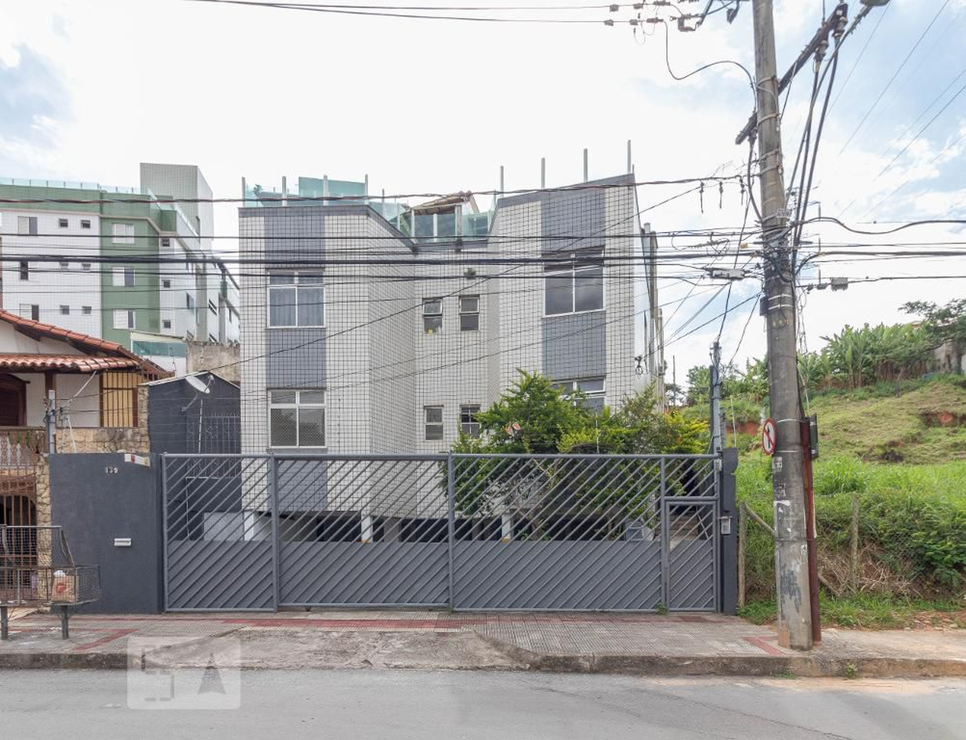 Fachada Condomínio em R. Joviano Naves, 139