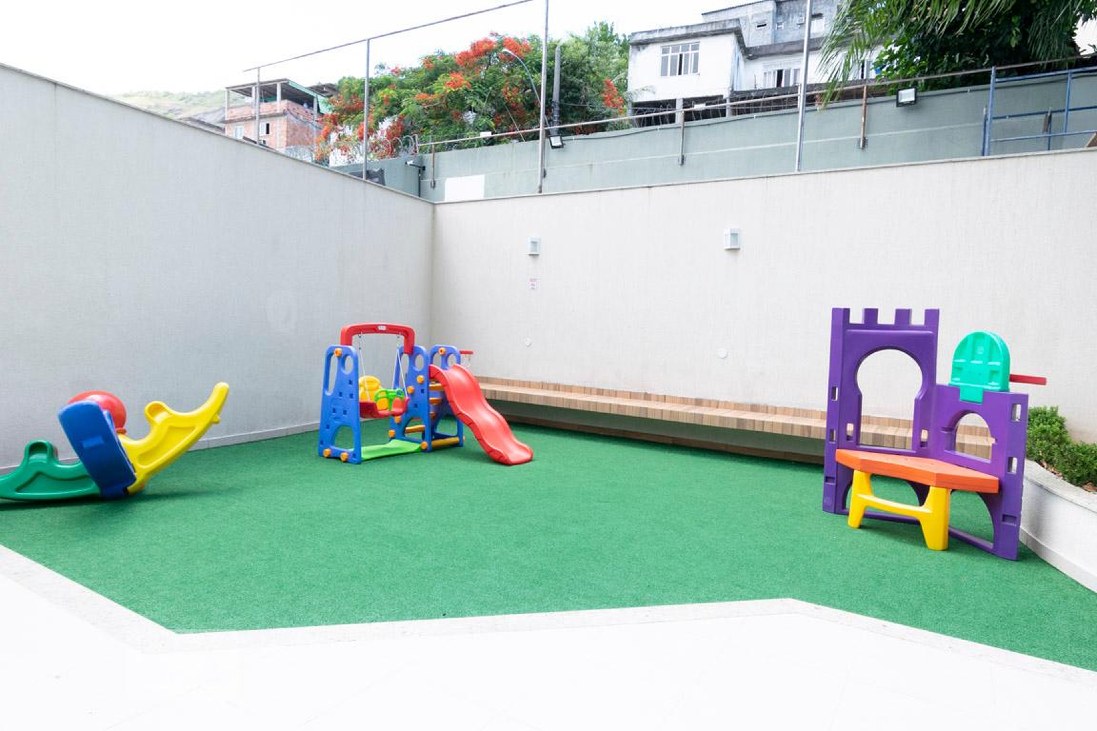 Playground - LA Fraternité